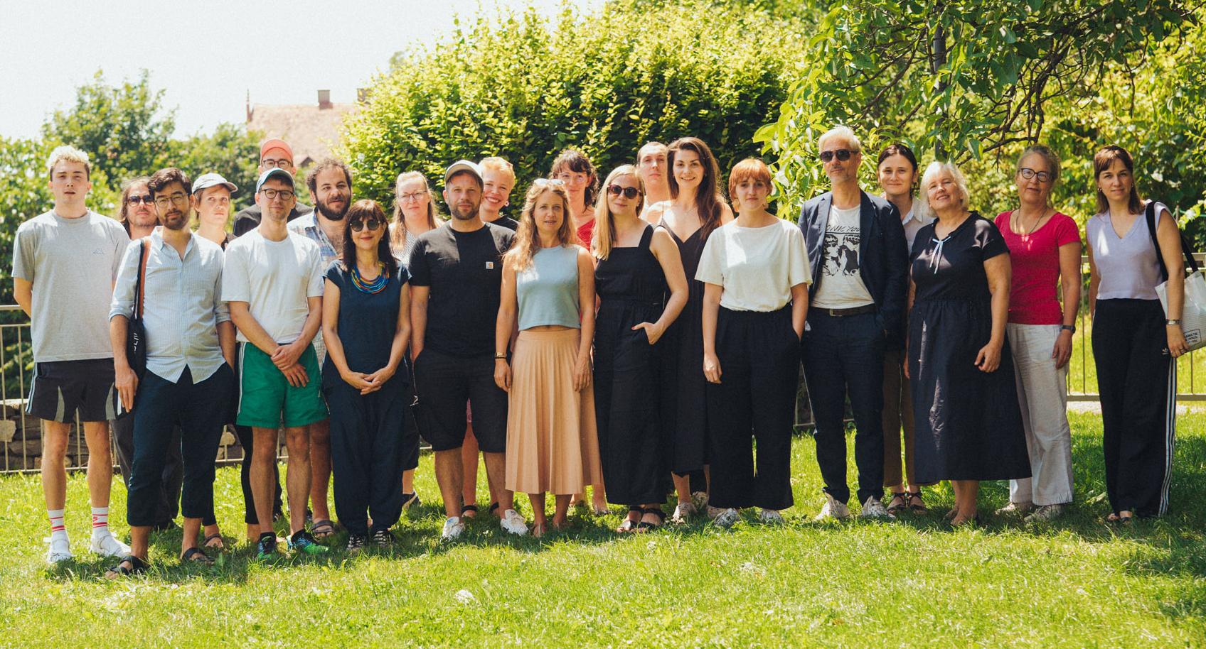 Autor:innen und Team bei der Preisverleihung vom Retzhofer Dramapreises 2023 im Festivalzentrum Heimatsaal in Graz 