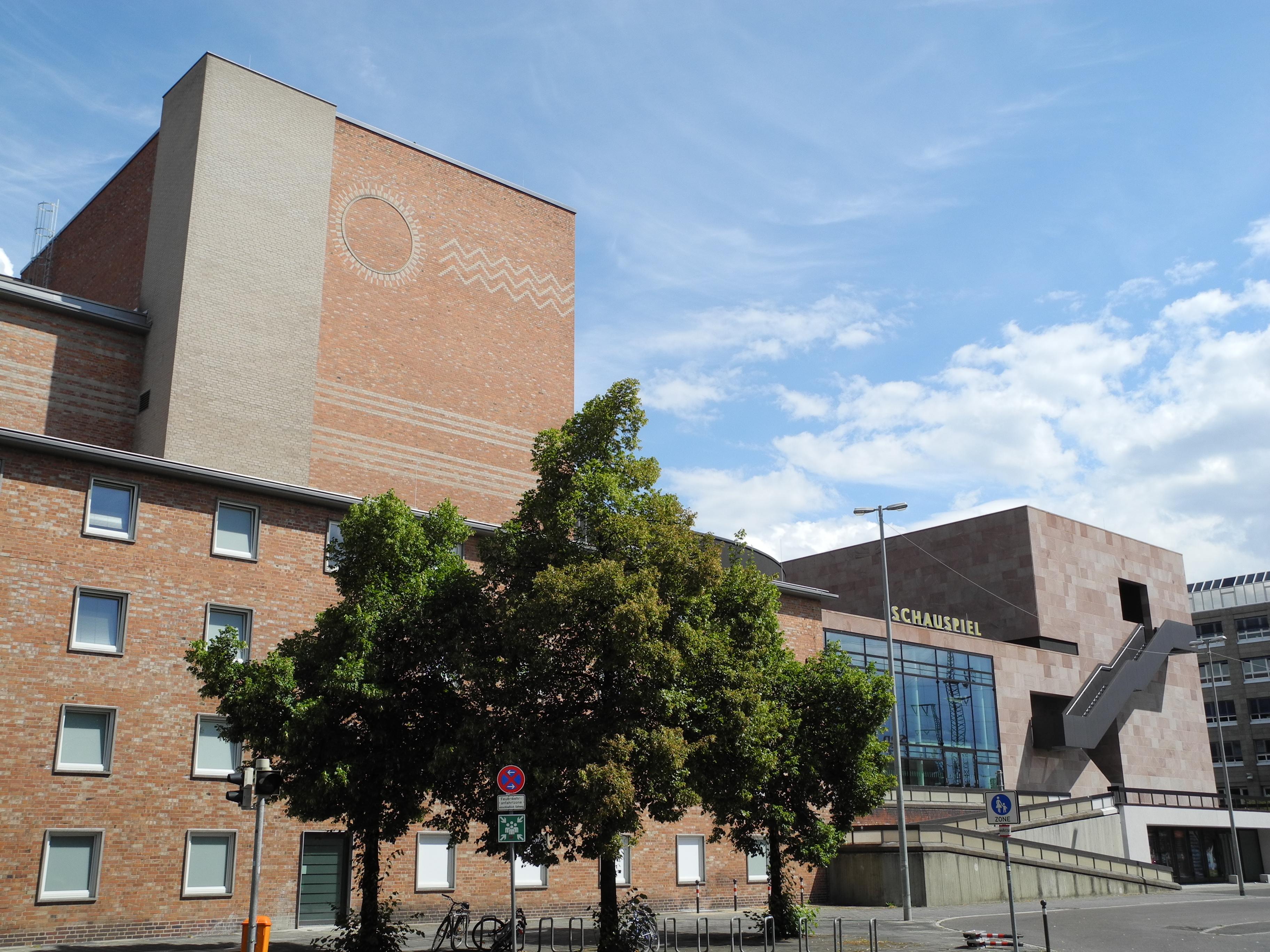 Das Schauspielhaus am Staatstheater Nürnberg, Ansicht vom Karl-Pschigode-Platz