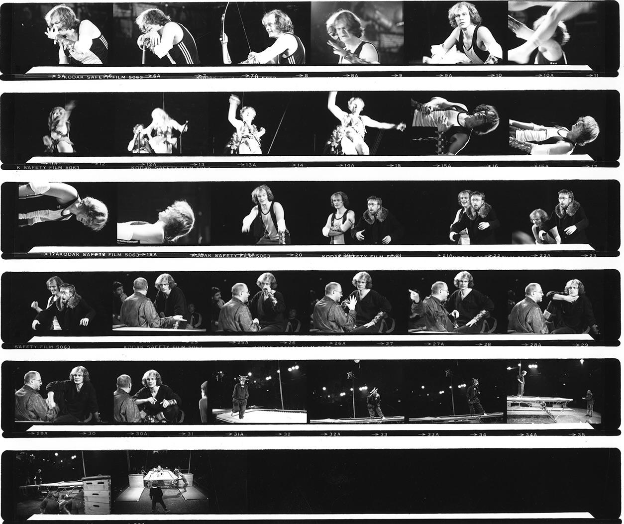 Michael König als Herakles in „Herakles 5“ von Heiner Müller, Inszenierung B.K. Tragelehn 1985 im Marstall des Bayerischen Staatsschauspiel München. Akademie der Künste, Berlin, B.K.-Tragelehn-Archiv, Archivnummer 301_001, Kontaktbogen Wilfried Hösl