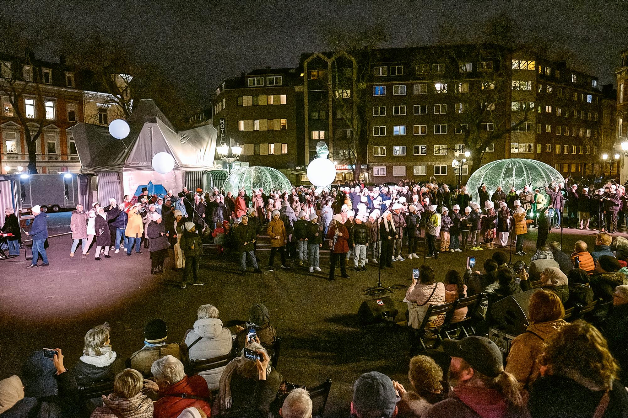 »Die unbedingten Dinge«, Florian Simson, Rocco Rescigno, Romana Noack, UFO am Duisburger Portsmouthplatz, 2021
