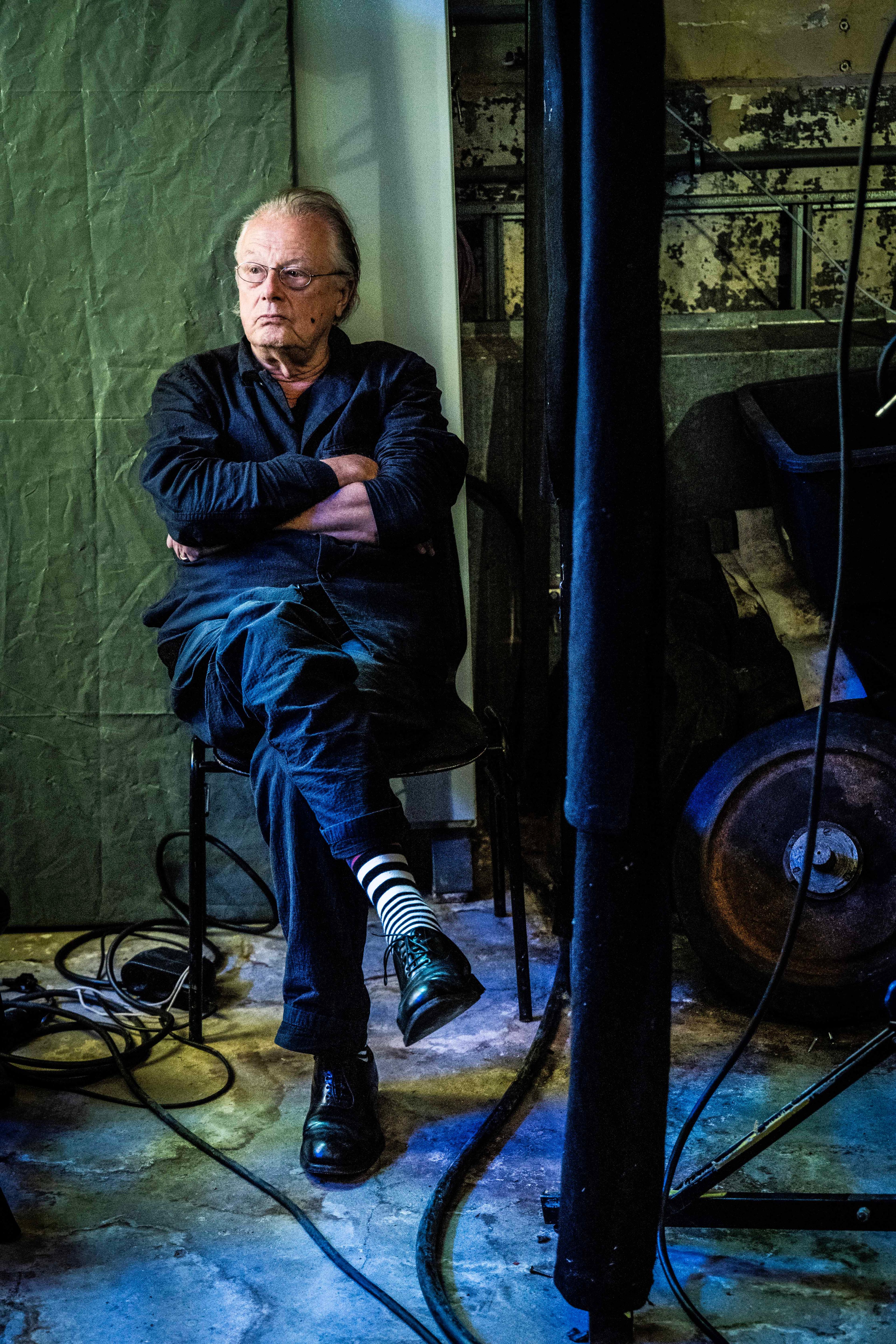 Frank Castorf bei den Proben zu „Kleiner Mann – was nun?“ am Berliner Ensemble. Foto Just Loomis