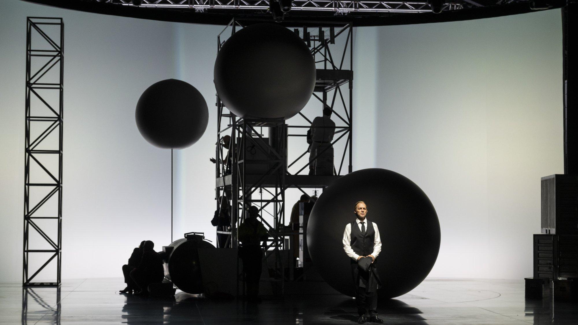 Szenen aus „The Tempest“ Oper von Frank Martin nach William Shakespeare an der Oper Genf.