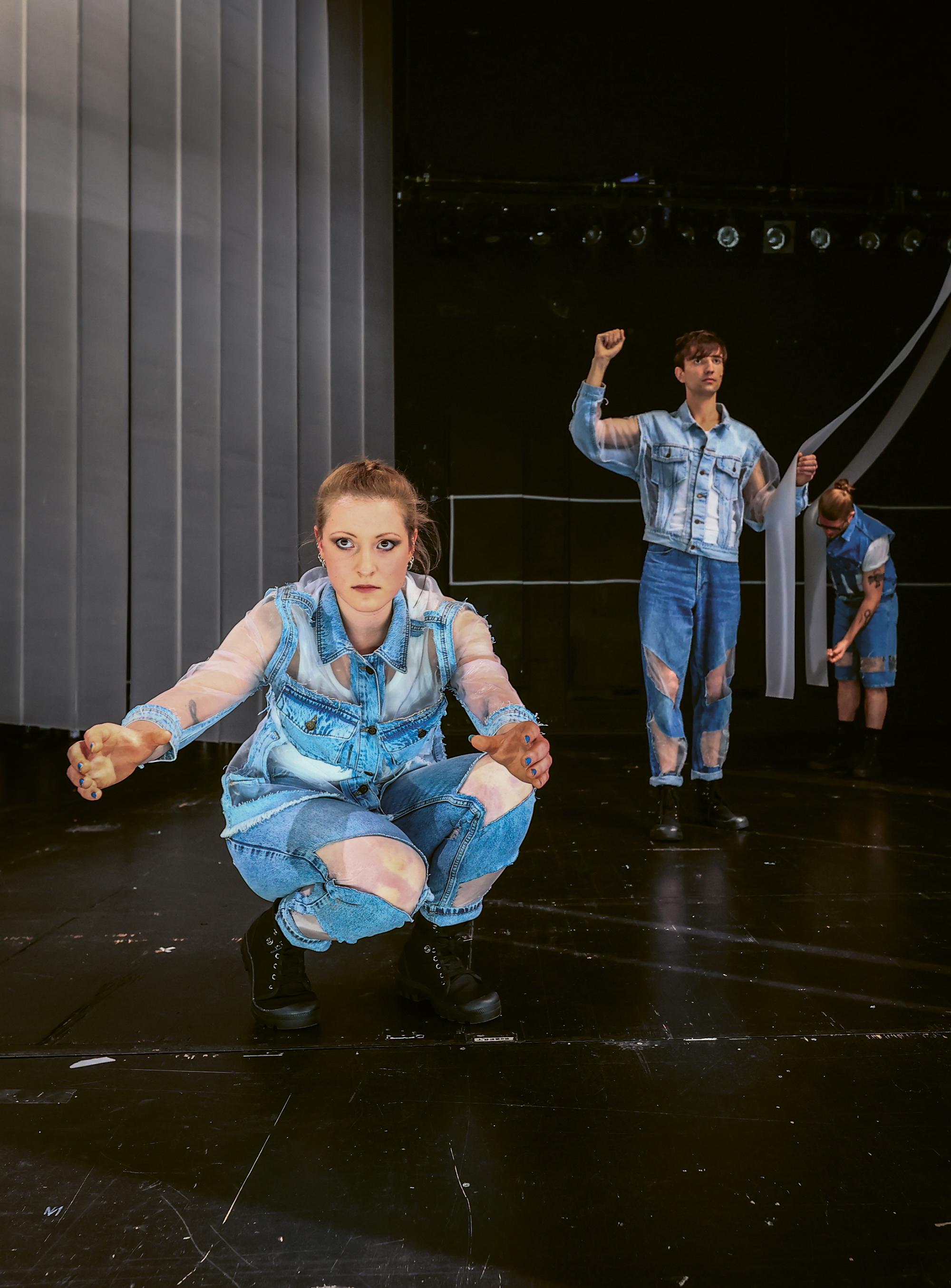 Working Class — Eine Inszenierung über Arbeit und Klasse — Stadt:Kollektiv — Regie: Bassam Ghazi. UA: Düsseldorfer Schauspielhaus, 2022