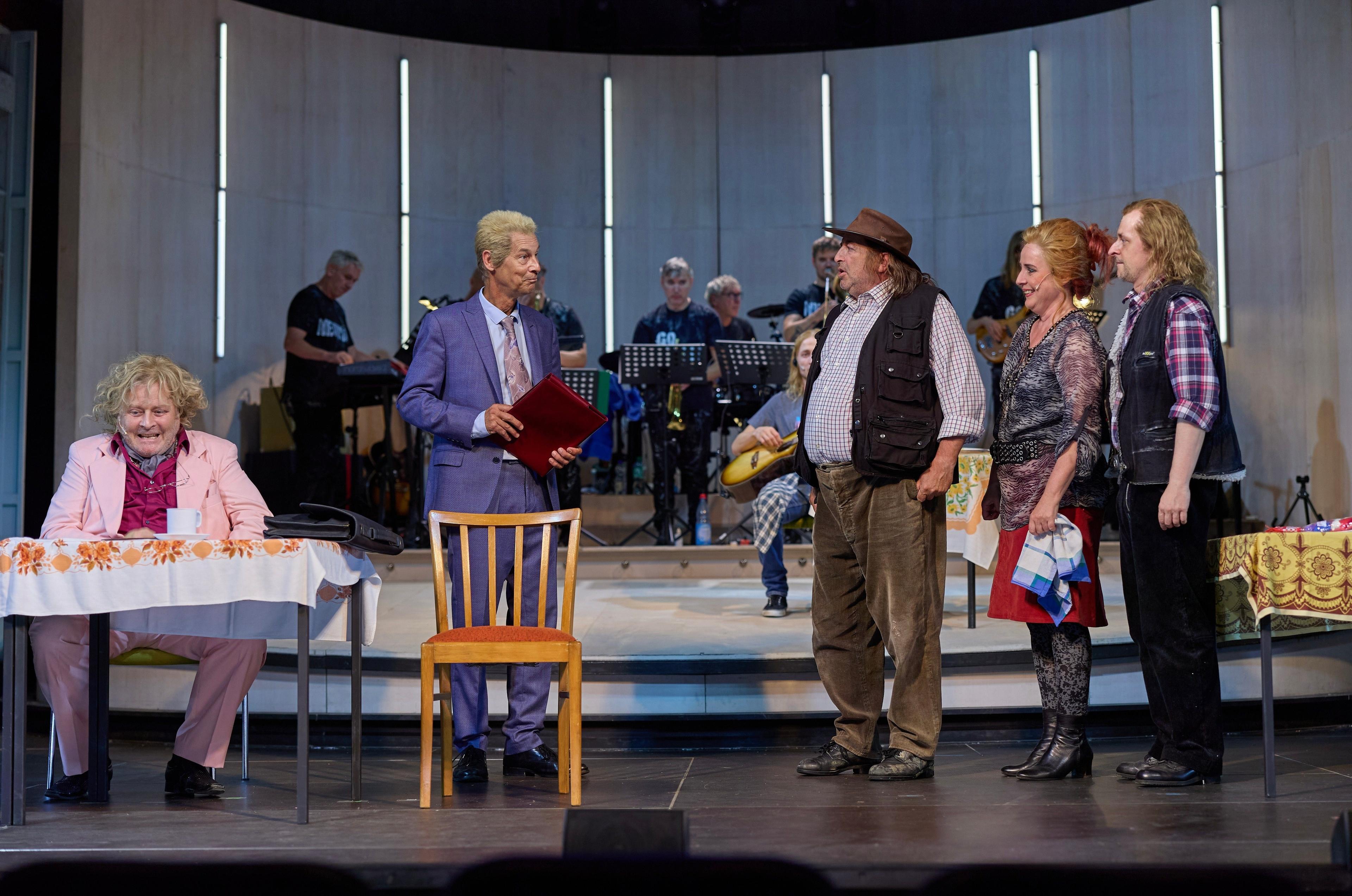 „Go West. Das Musical mit den Hits der frühen 90er“ von Arne Bloch, Musikalische Leitung Cindy Weinhold, Inszenierung Daniel Pfluger am Volkstheater Rostock. Foto Thomas Mandt