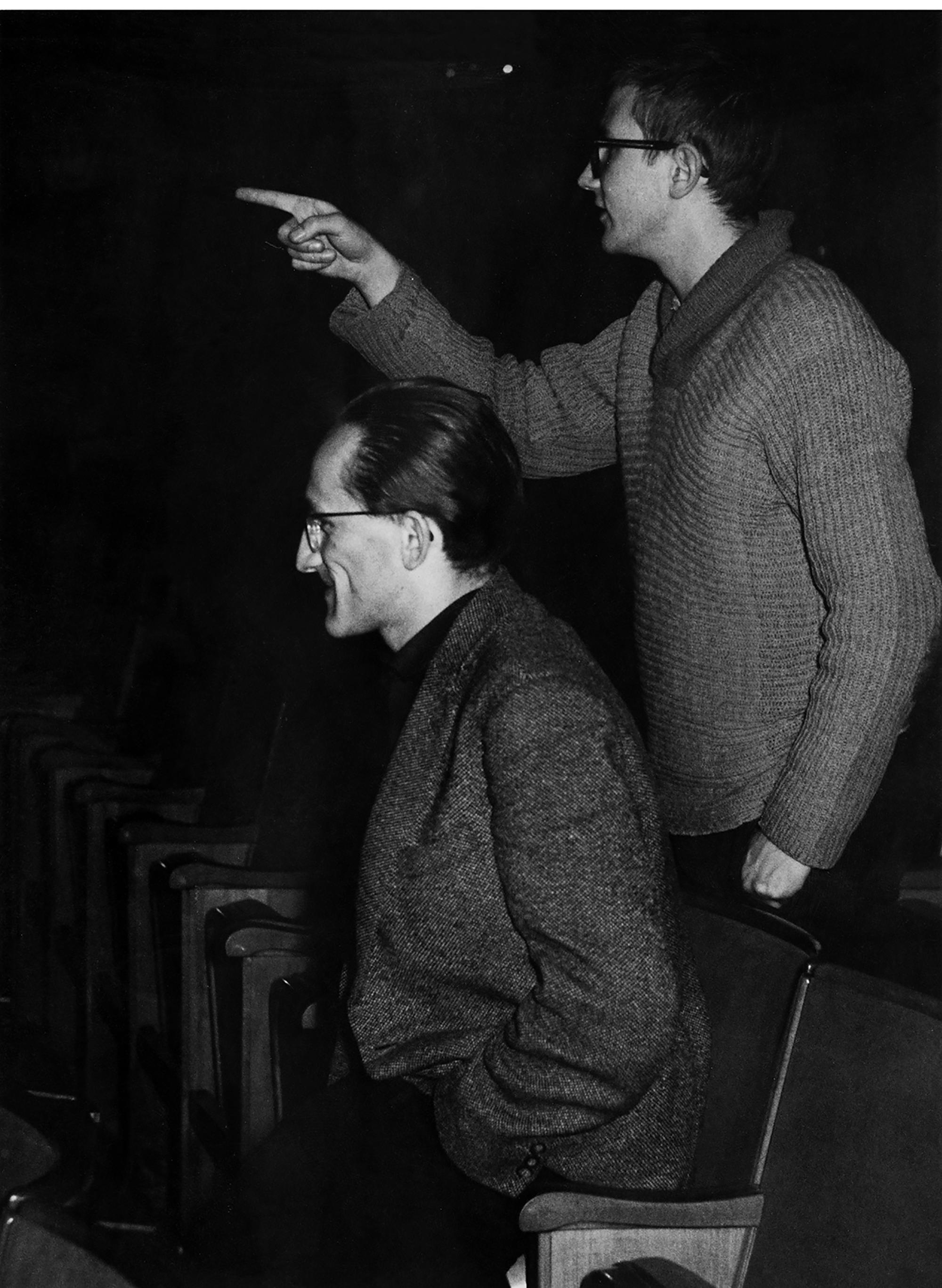 B. K. Tragelehn und Heiner Müller auf einer Probe zu „Die Umsiedlerin oder das Leben auf dem Lande“ von Heiner Müller, FDJ- Studentenbühne der Hochschule für Ökonomie, Berlin-Karlshorst 1961. Foto: Christian Kraushaar
