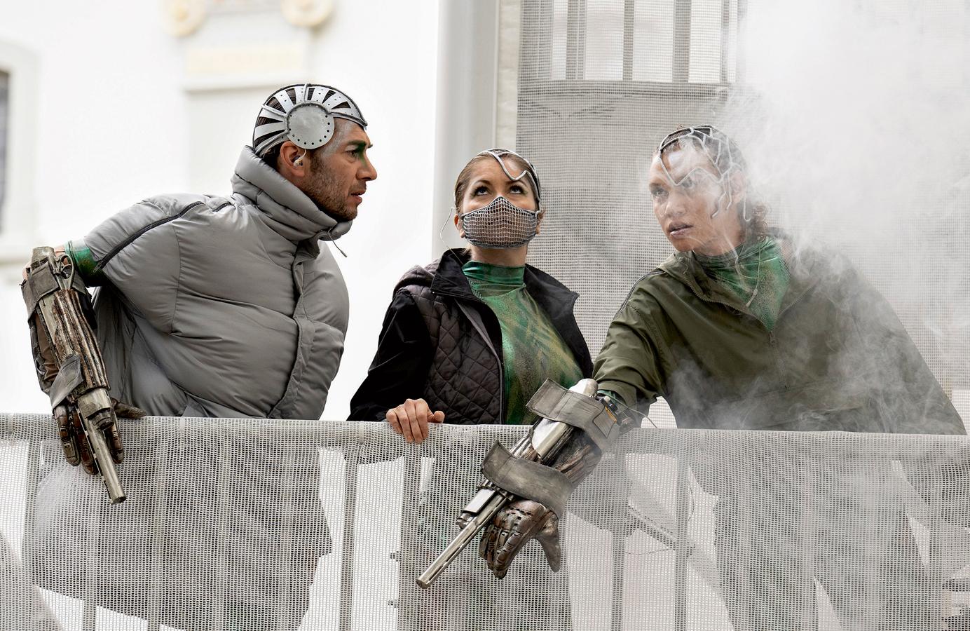 Friedrich Witte, Barbara Behrendt, Lydia Lehmann in „Abschuss“ von Özlem Özgül Dündar in der Regie von Marie Bues und Niko Eleftheriadis.