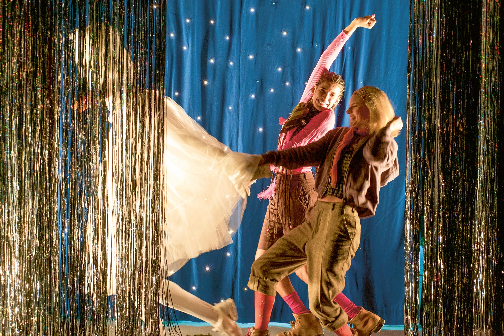 Luka Dimić, Brandy Butler und Melina Pyschny in «red» von Brandy Butler, 2022/23