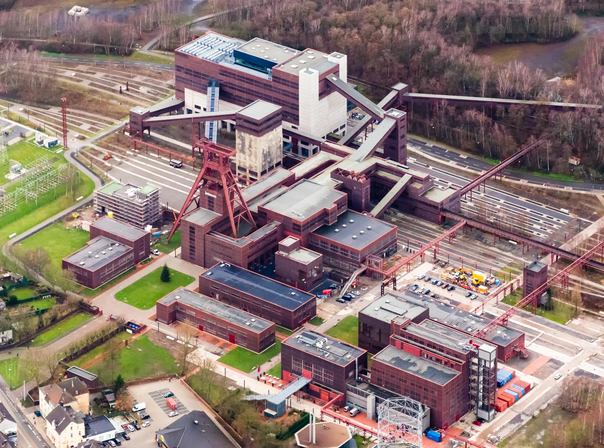 Weltkulturerbe Zeche Zollverein Schacht 12 aus der Luft