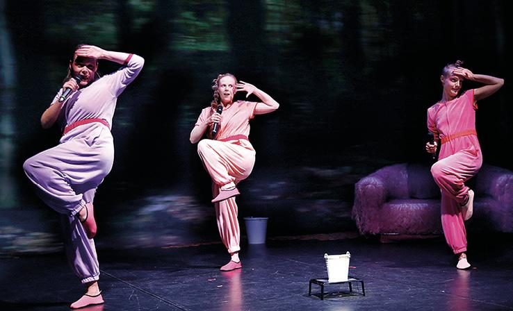 „Bääätsch- Zunge raus!“ von und mit Luise Audersch, Clara Fritsche und Julia Sontag im Theater der Jungen Welt in Leipzig