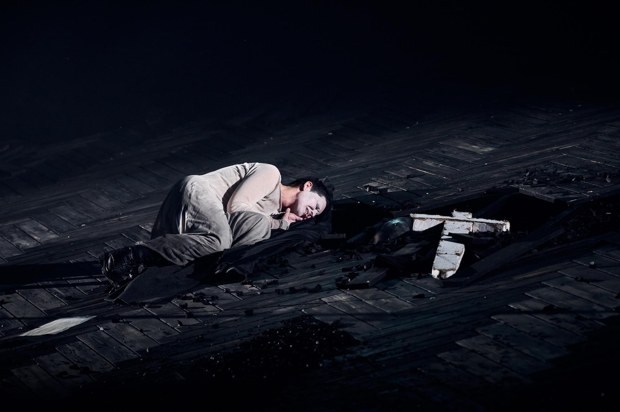 Eine Mischung aus Oratorium und Schauspiel: Die Bielefelder „Kassandra“ nach Christa Wolf, inszeniert von Nadja Loschky.