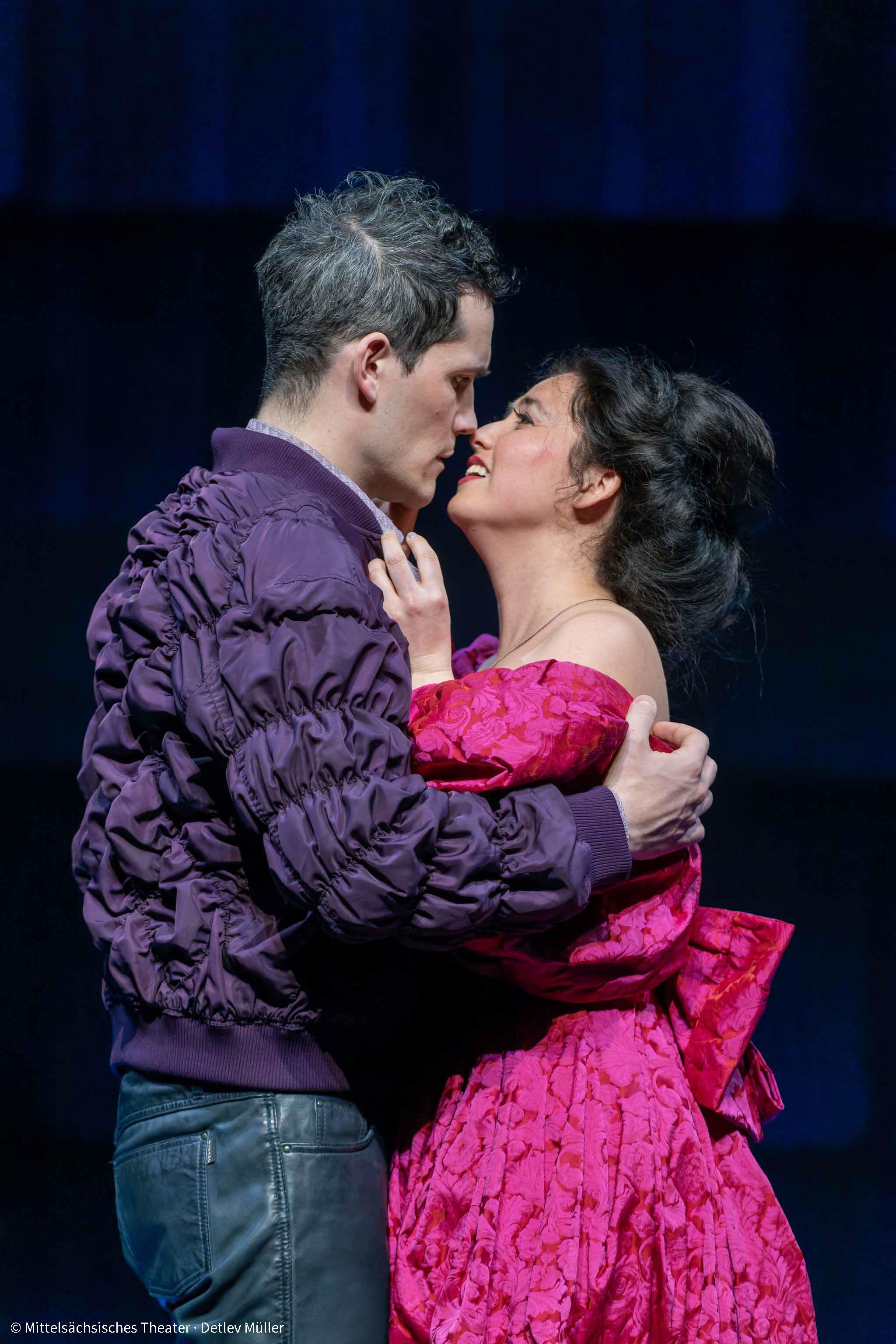 Fabian Vogt und Rosmery Rojas (als Ferdinand und Lady Milford) in „Kabale und Liebe“ in der Regie von Milena Paulovics „Kabale und Liebe“ in der Regie von Milena Paulovics Foto: Detlev Müller