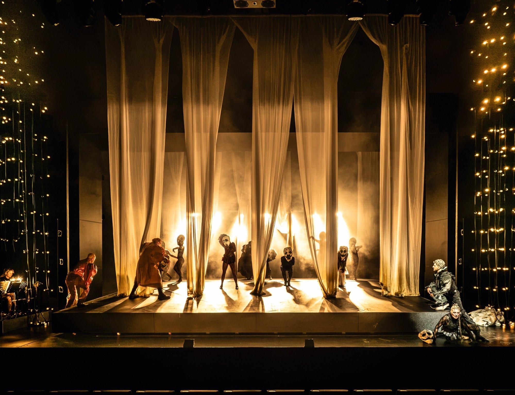 Szene aus „Romeo und Julia“, inszeniert von Intendantin Bernadette Sonnenbichler am Theater und Orchester Heidelberg 2026