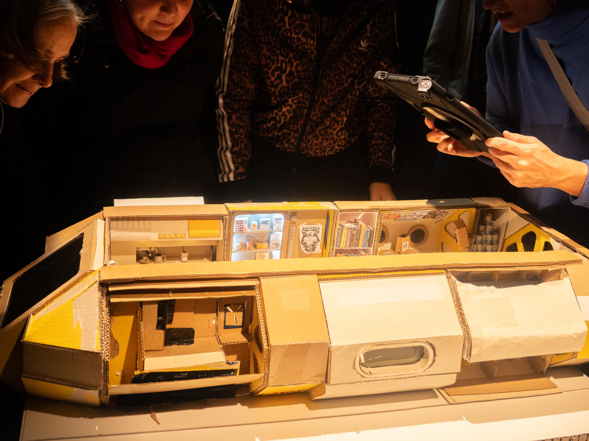 „Now! A Realities Odyssey“ vom Kollektiv PRESS [ST]ART beim Festival Theater der Dinge. Foto Lea Röwer