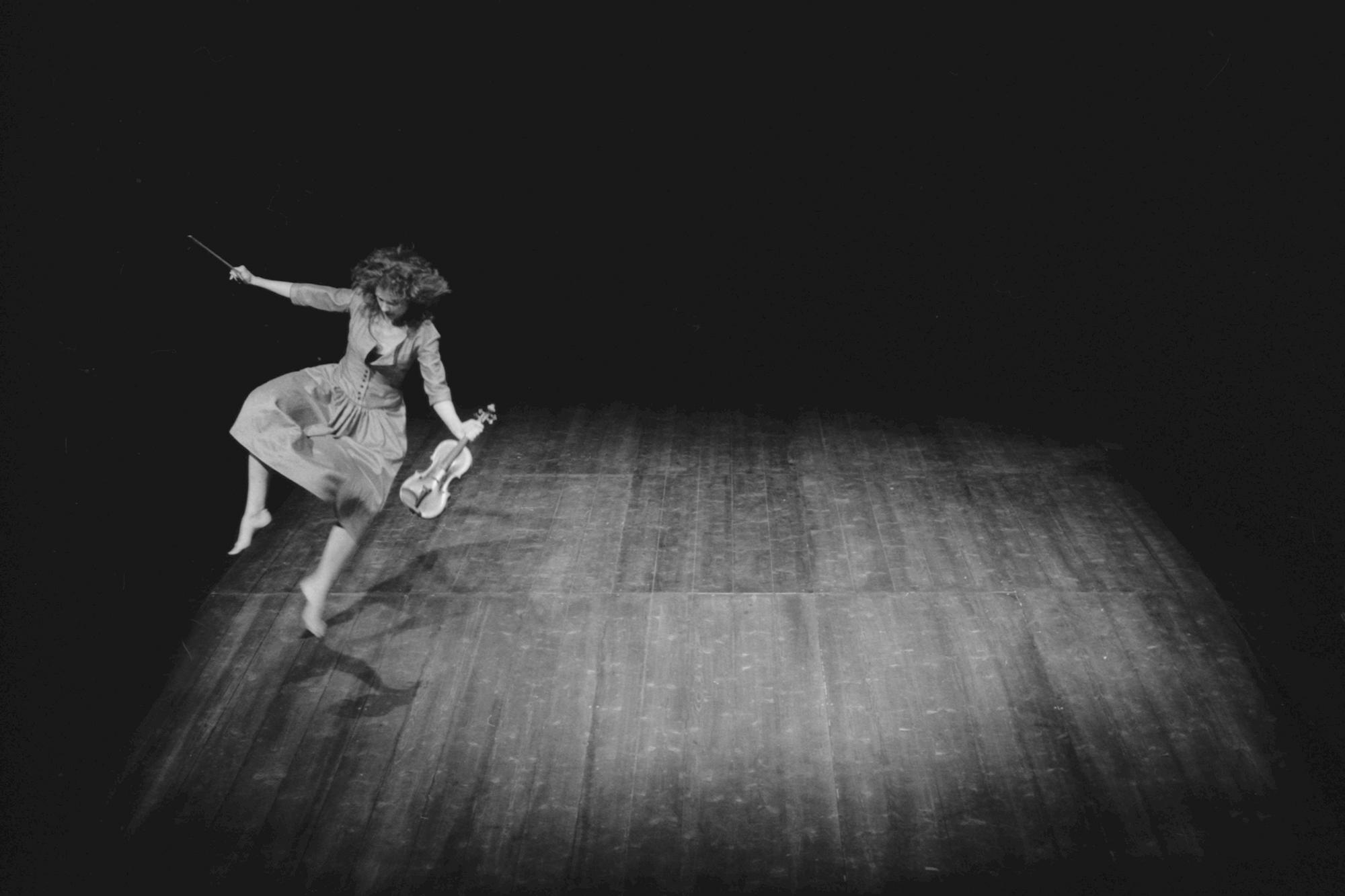 Gaby Pochert in „Die Geschichte vom Baum“ von Ingegerd Monthan, Deutsch von Verena Reichel in der deutschen Erstaufführung 1988 an der Schauburg München