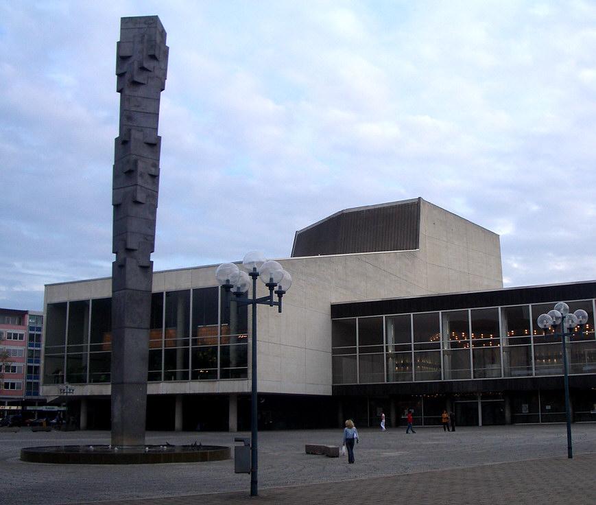 Ludwigshafen, Germany: Pfalzbau theatre and Pfalzsäule column