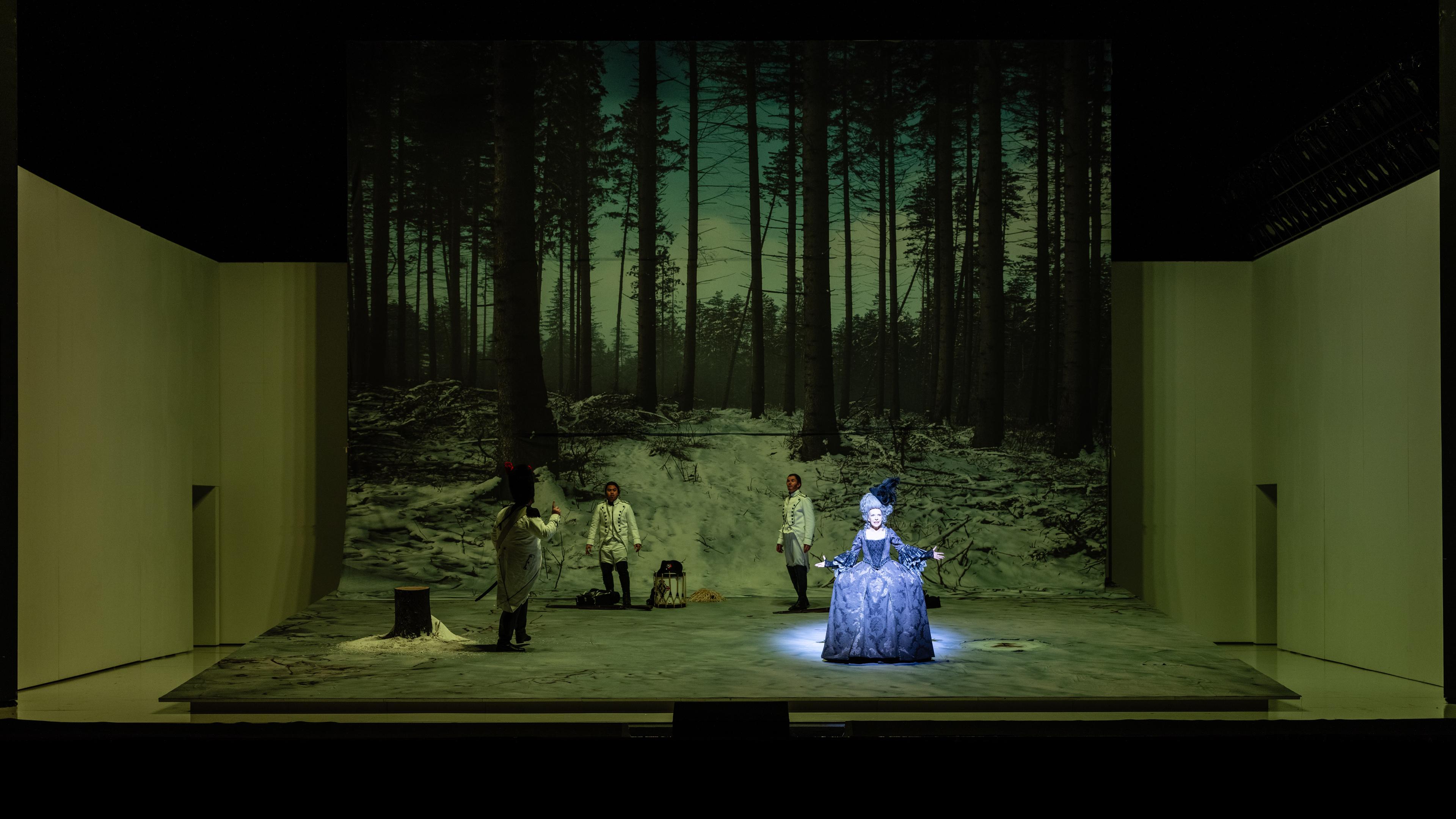 Sunnyi Melles in „La fille du régiment“ an der Bayerischen Staatsoper. Foto Geoffroy Schied