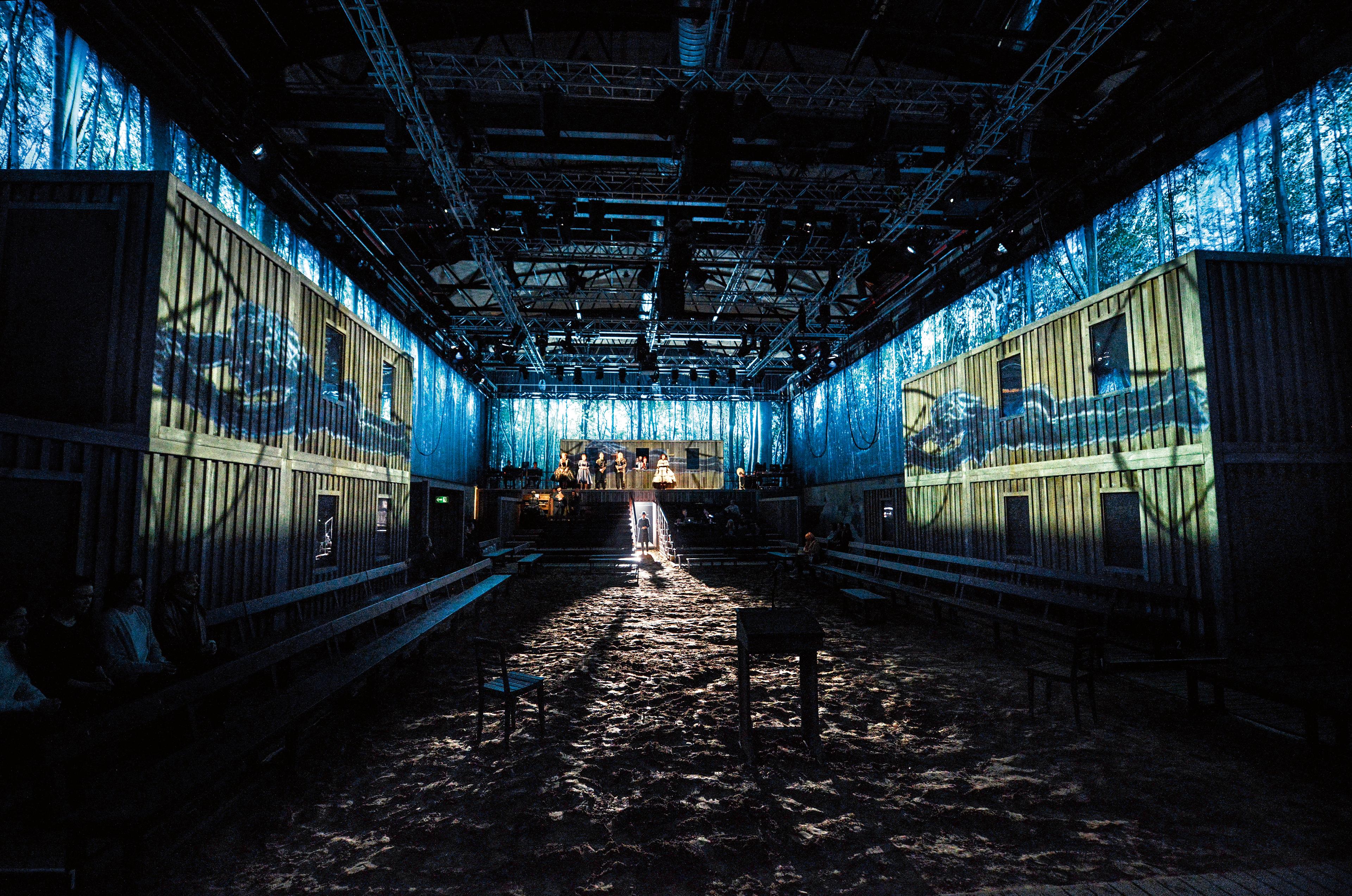Projektionen, Tafelbilder von Jan Speckenbach in „Hexenjagd“ von Arthur Miller am Schauspielhaus Zürich, 2016, Regie Jan Bosse. Foto Tanja Dorendorf