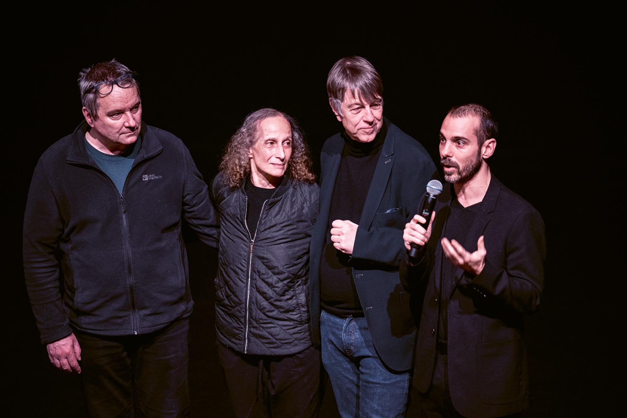 v.l.n.r.: Jai Gonzales, Bernhard Fauser, Nanine Linning, Holger Schultze (Kurator*innenteam Tanzbiennale 2014, 2016, 2018)