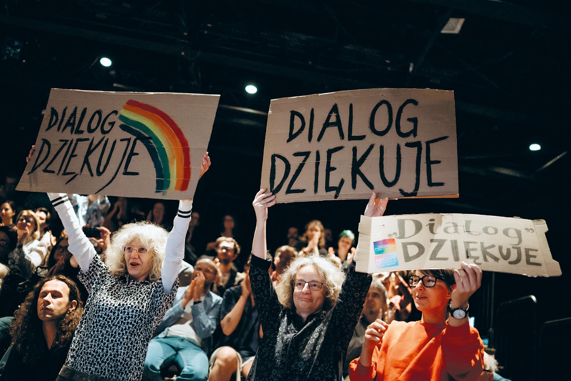 „Dialog Danke“: Der vom PiS-Kulturministerium aufgezwungene Chefredakteur von Polens wichtigster Theaterzeitschrift Dialog gibt seinen Posten auf.
