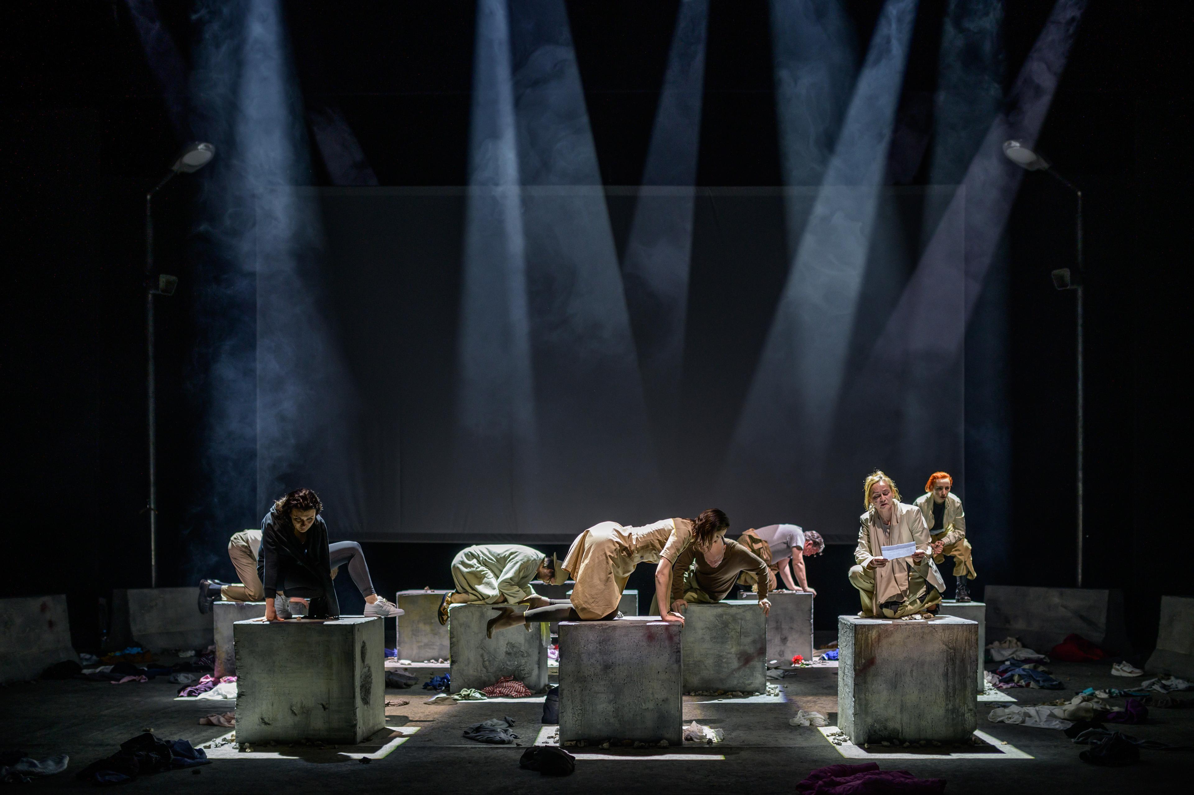 „Gott wartet an der Haltestelle“ in der Regie von Hans-Ulrich Becker am Theater Heilbronn. Foto Candy Welz