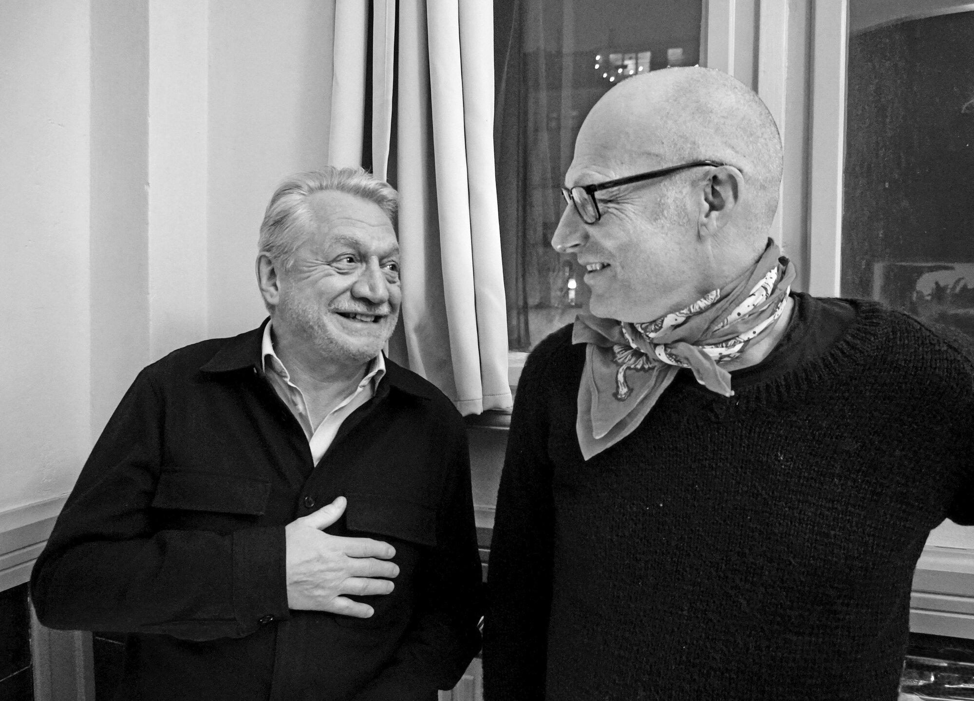 Tom Stromberg und Joachim Meyerhoff in der Agentur Stromberg. Gerade ihre unklare Trennung zwischen beruflicher und freundschaftlicher Beziehung schätzen die beiden.