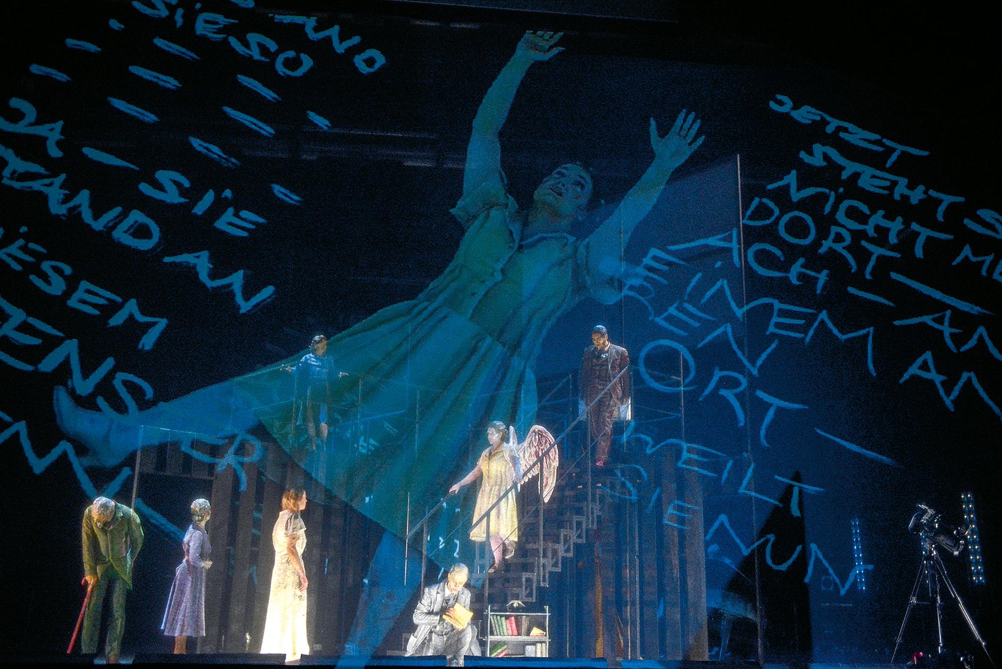 „Charlotte Salomon“ von Marc-André Dalbavies. Regie Mizgin Bilmen am Theater Bielefeld, 2017