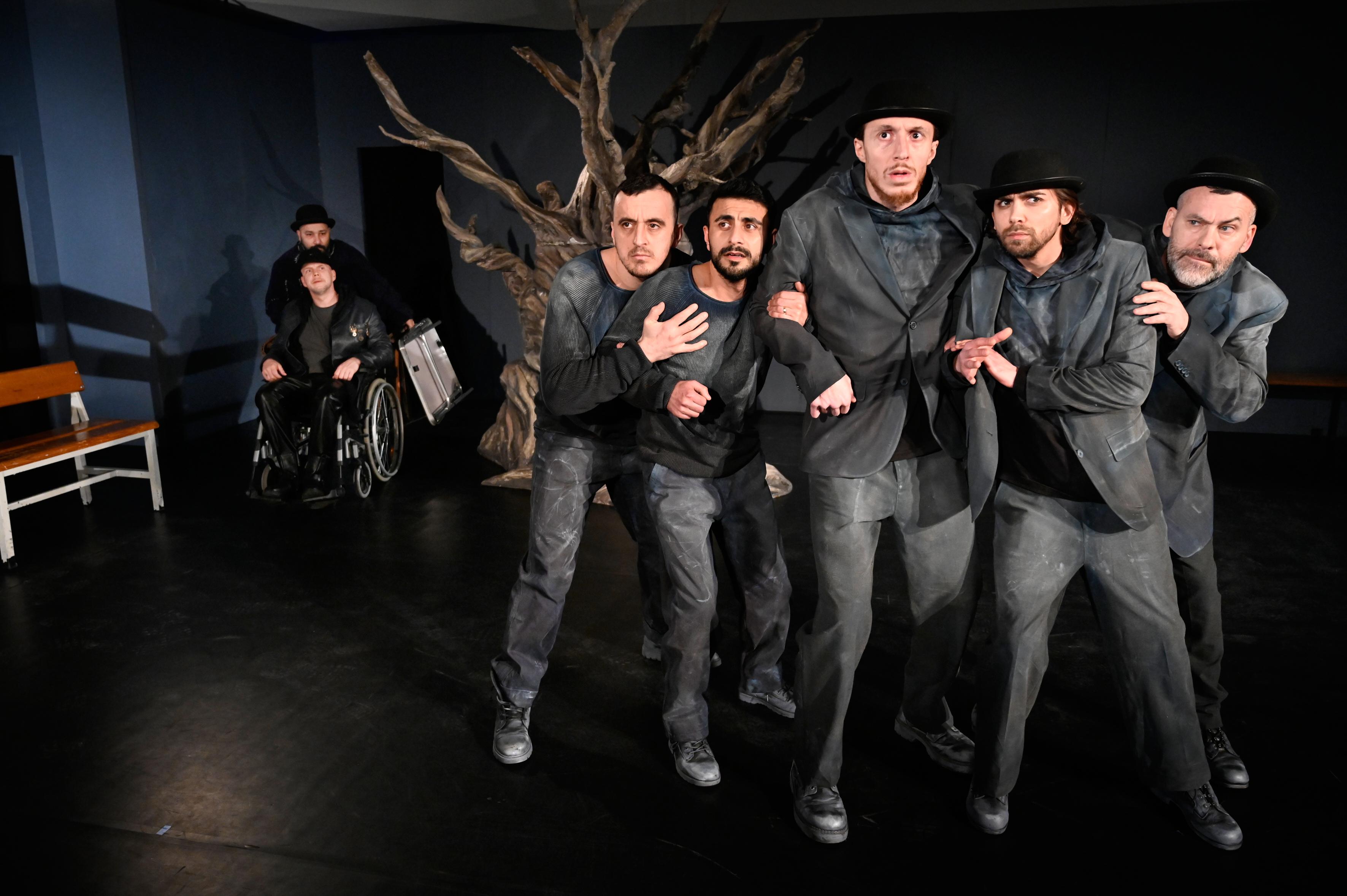 „Warten auf Godot“ in der Regie von Peter Atanassow in der JVA Plötzensee. Foto Thomas Aurin