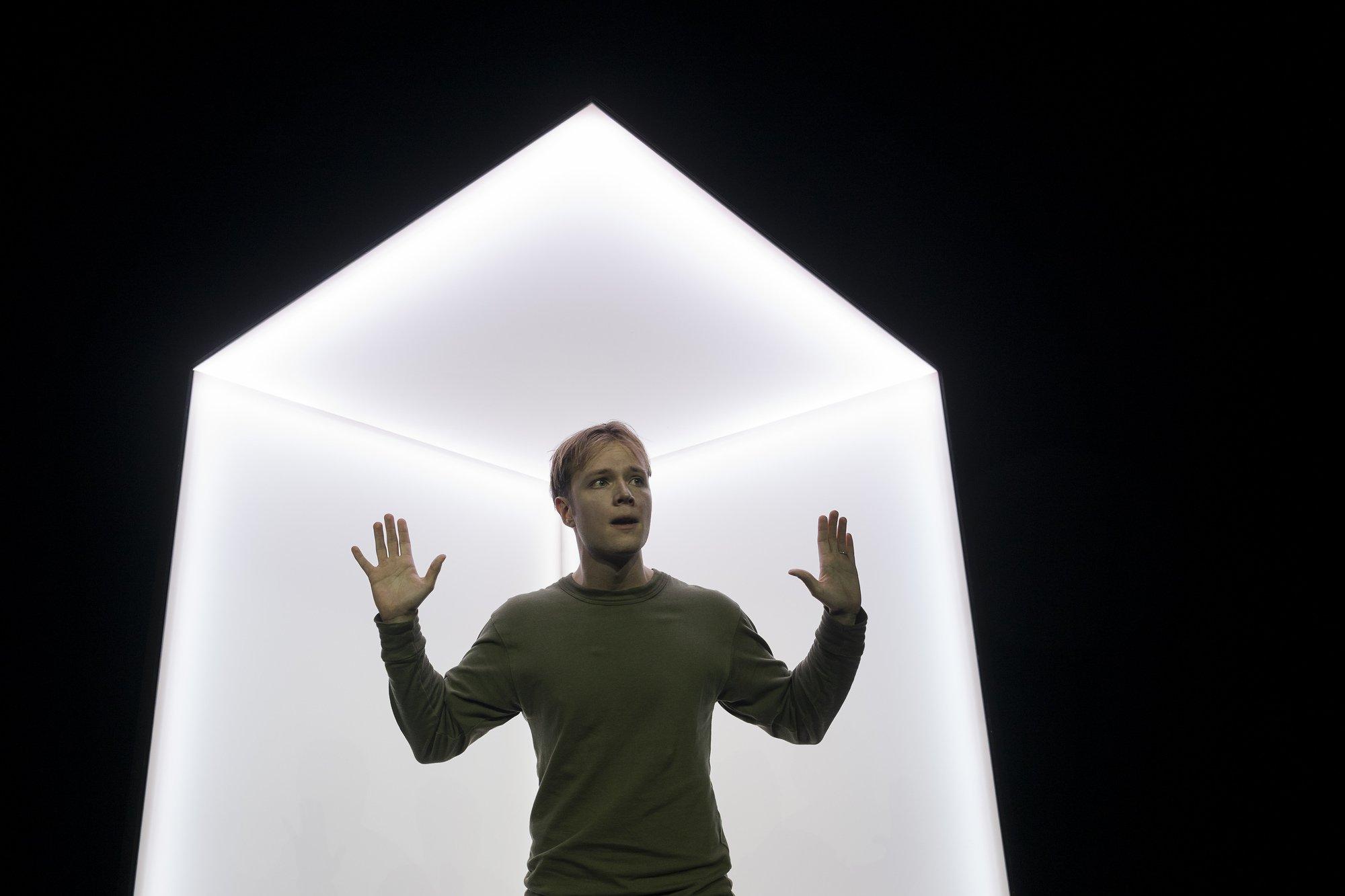 Jonas Maria Lubisch in „Dalton Trumbo’s: Johnny zieht in den Krieg“ von Dalton Trumbo in der Regie von Jimena Echeverri Ramirez am GHT Görlitz-Zittau.