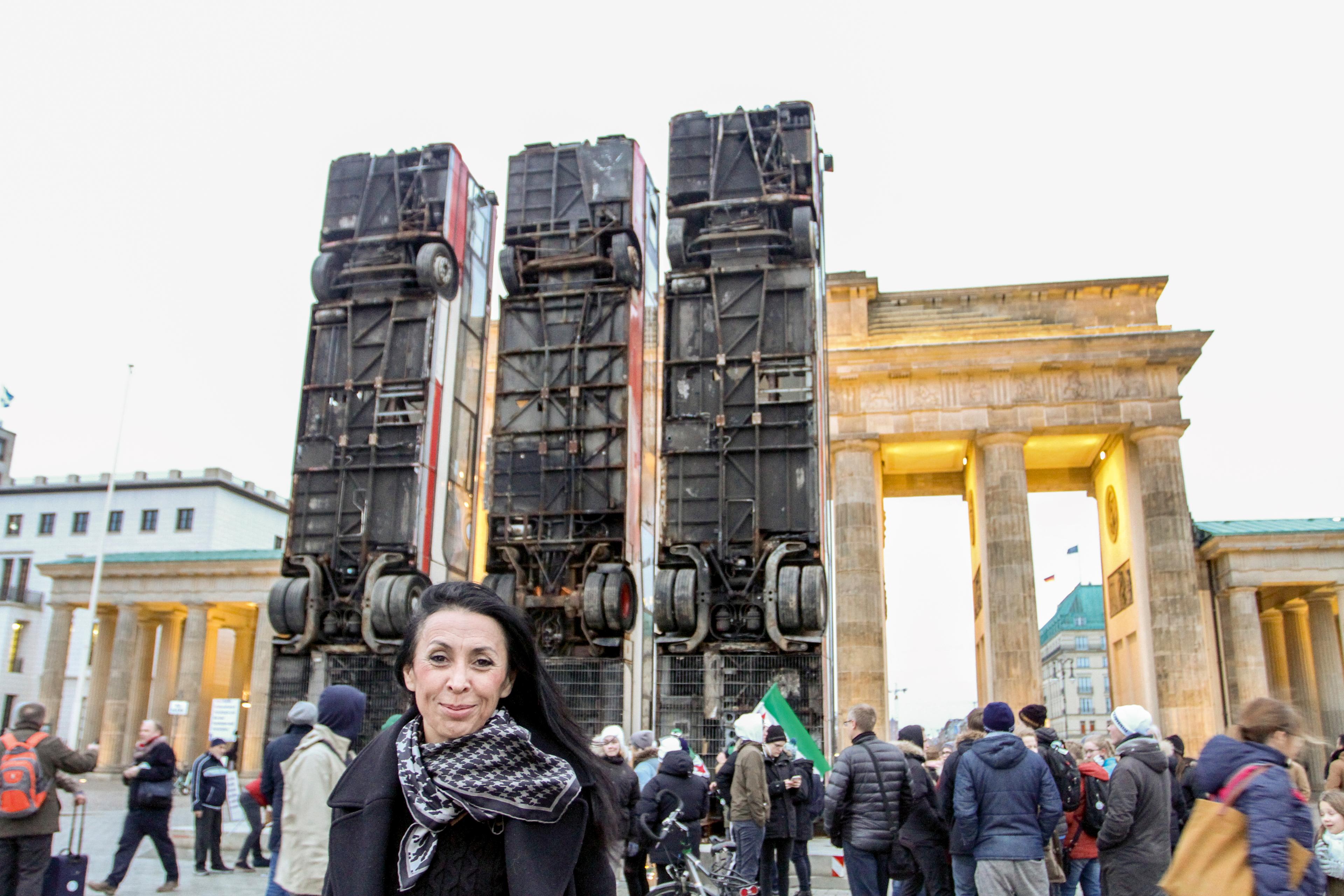 3. Berliner Herbstsalon – Monument von Manaf Halbouni – Shermin Langhoff (2017)