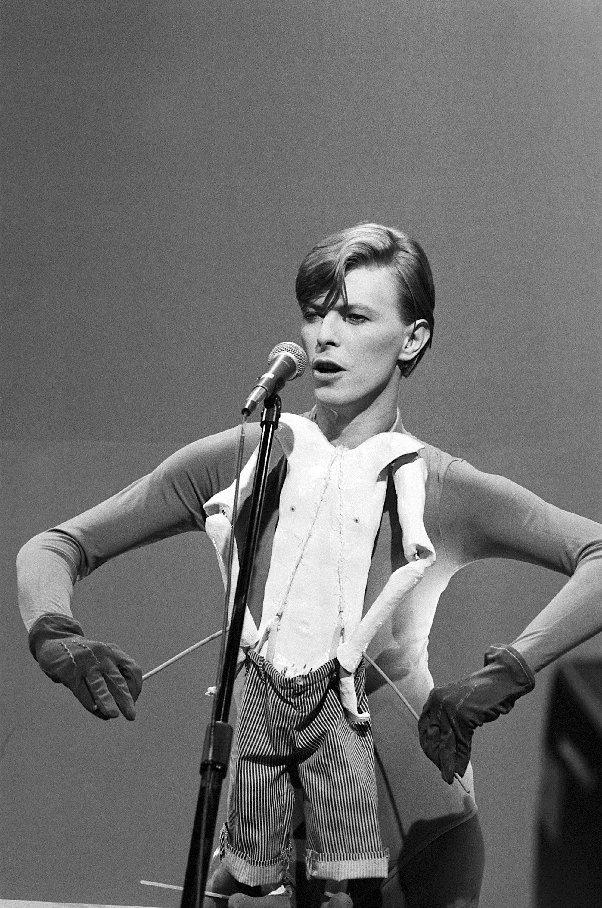 David Bowie, „Boys Keep Swinging“. Koppelung von Mensch und Puppe
