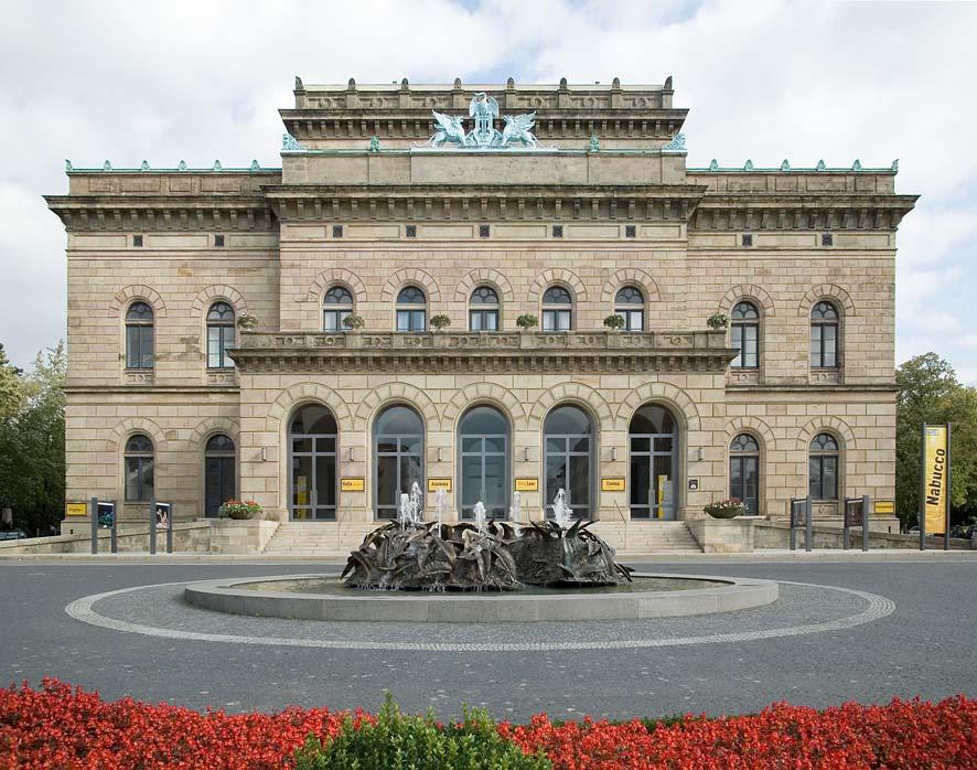 Staatstheater Braunschweig mit Cimiotti-Brunnen