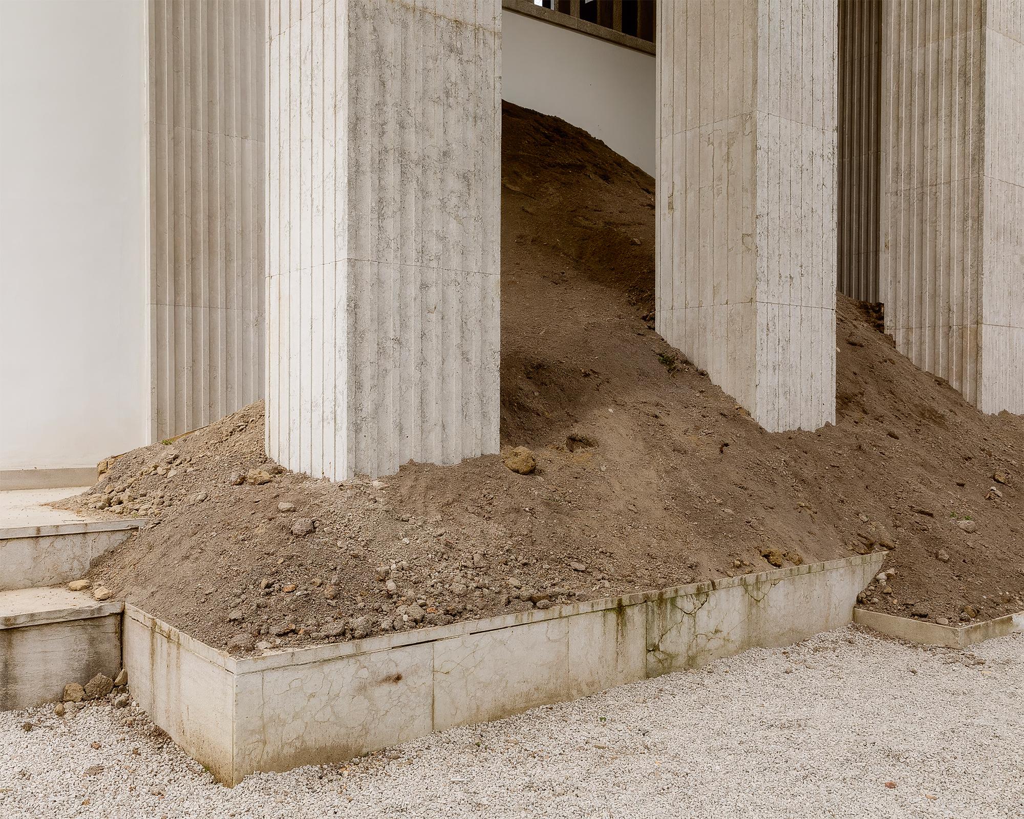 Szene aus Ersan Mondtags „Monument eines unbekannten Menschen“ im Deutschen Pavillon von Venedig