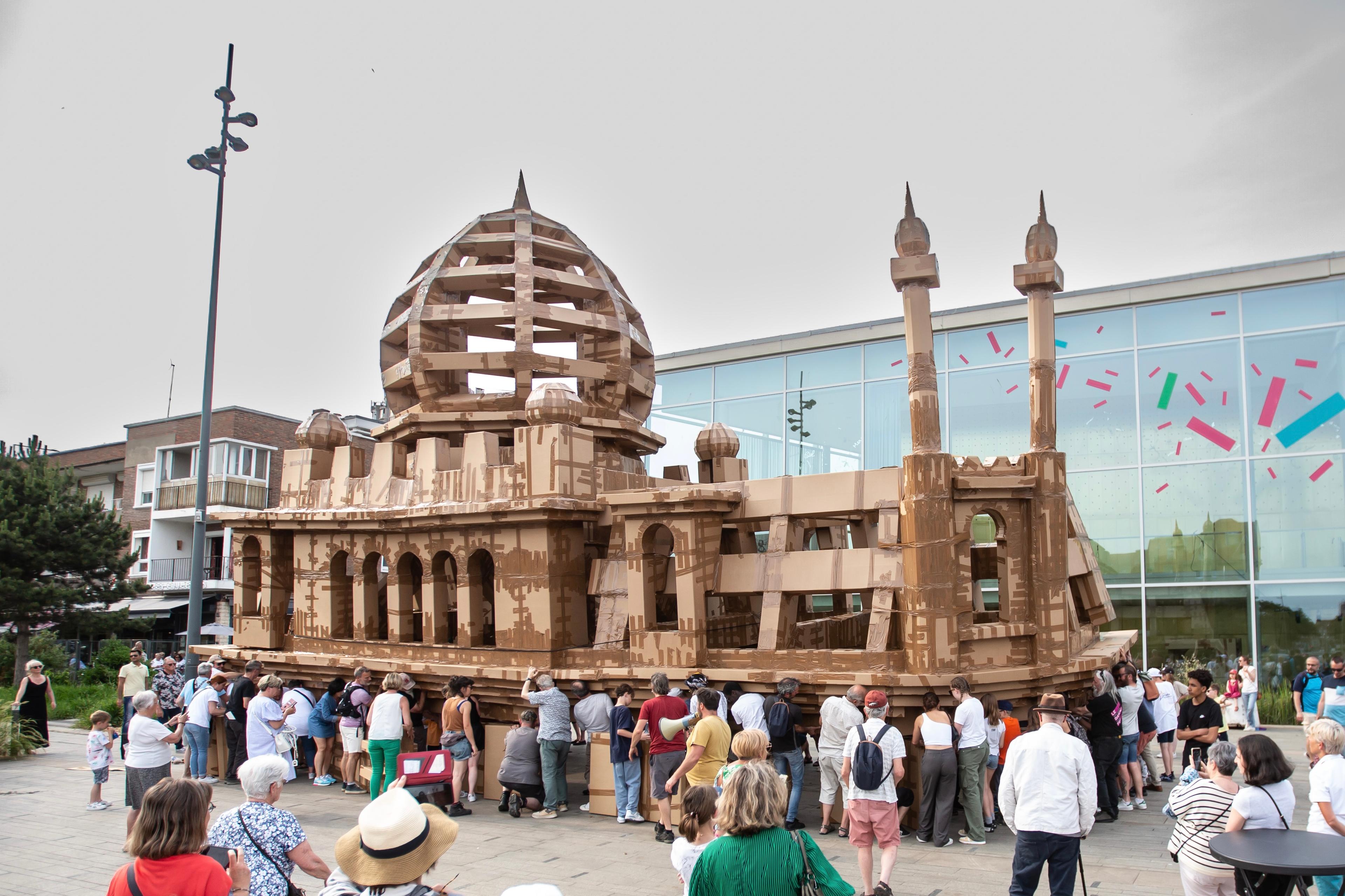 Olivier Grossetêtes „Monumental Constructions“ bei den Flurstücken in Münster. Foto Angelique Lyleire