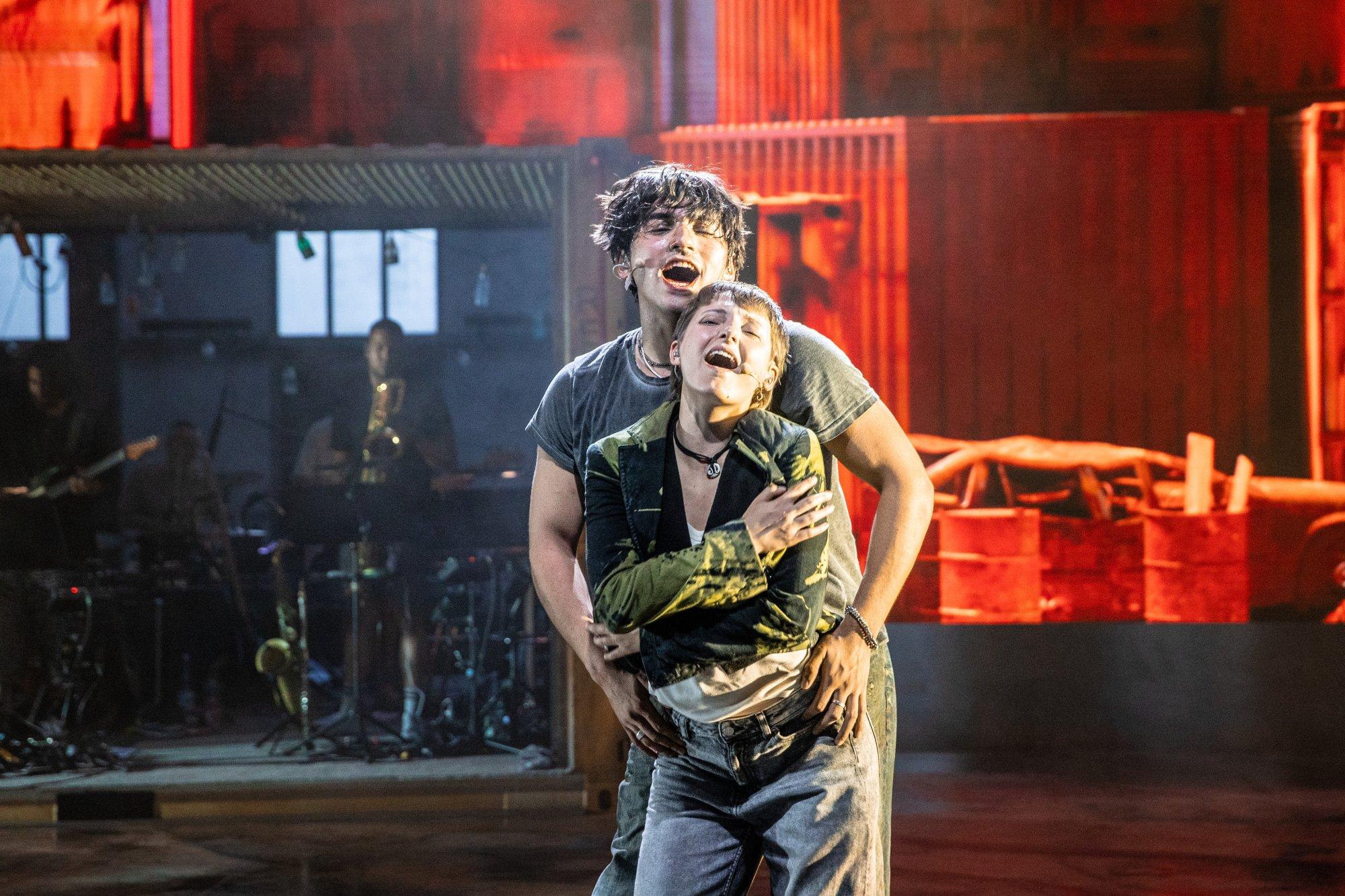 Diego Rodriguez und Ari Notartomaso in „Rebel Rebel“ bei der Ruhrtriennale