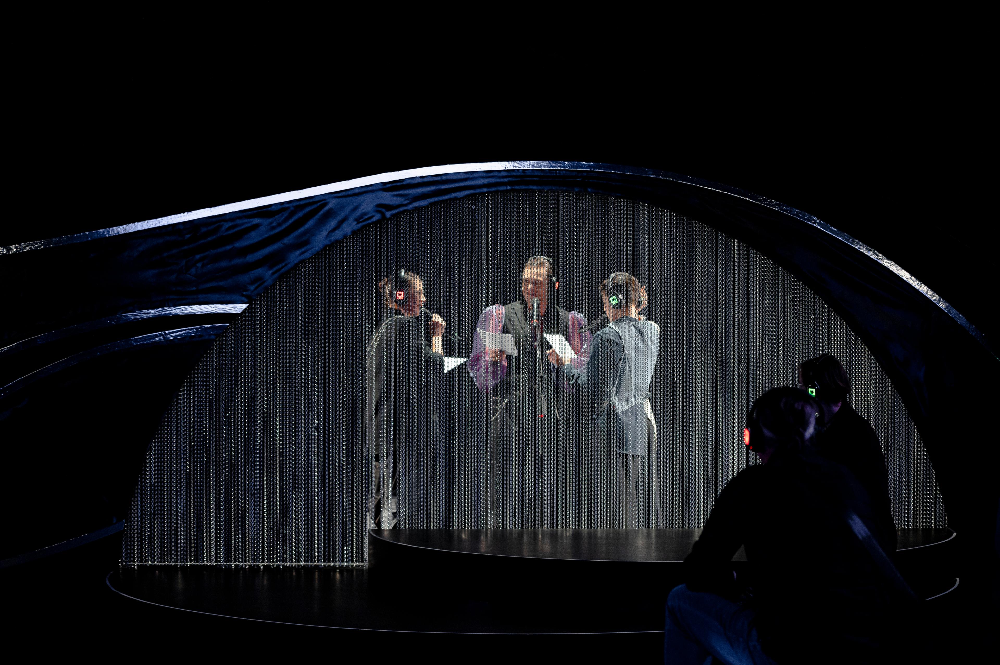 Mona Kloos, Stefan Schuster, Jasha Eliah Deppe in „BUTCHPOSITION“ am Staatstheater Darmstadt. Foto Sinah Osner