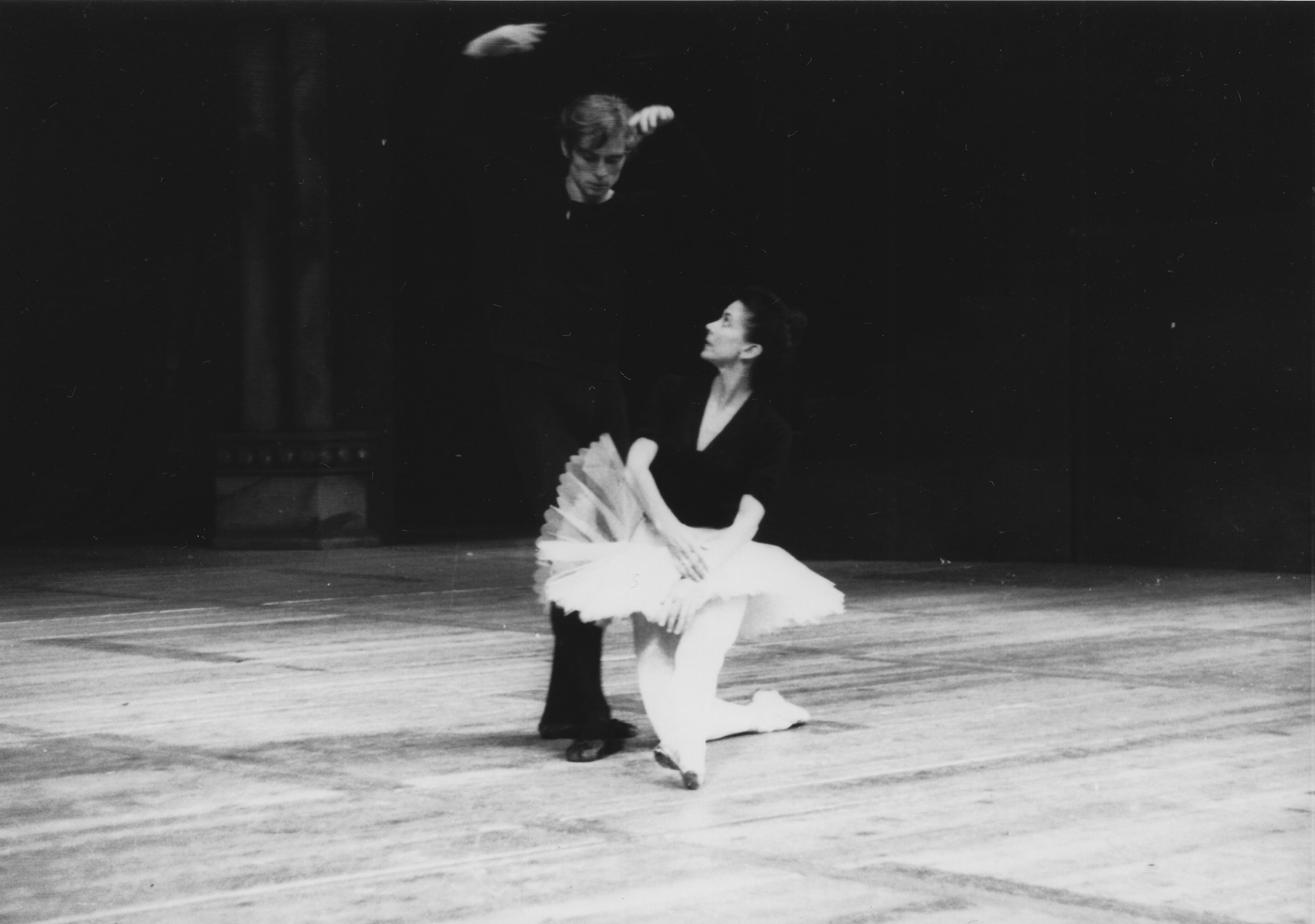 Fotos Rudolf Nurejew mit Margot Fonteyn während der Probe zum „Schwanensee“, Staatsoper Wien 1964