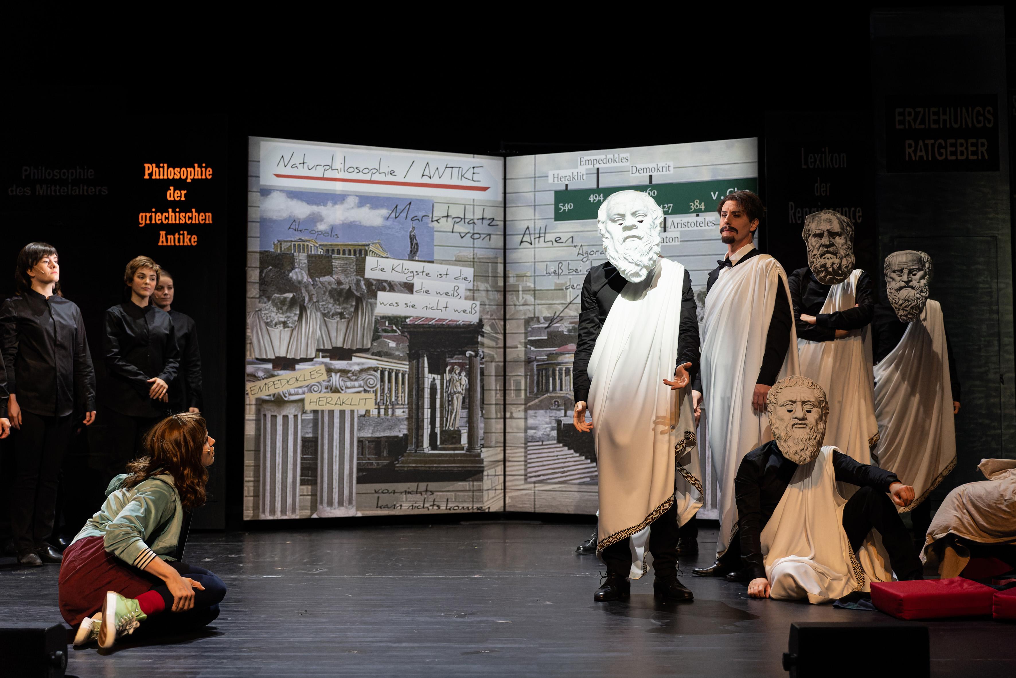 Katharina Wollmann als Sofie in „Sofies Welt“ in der Inszenierung von Pascale-Sabine Chevroton am Theater für Niedersachsen in Hildesheim