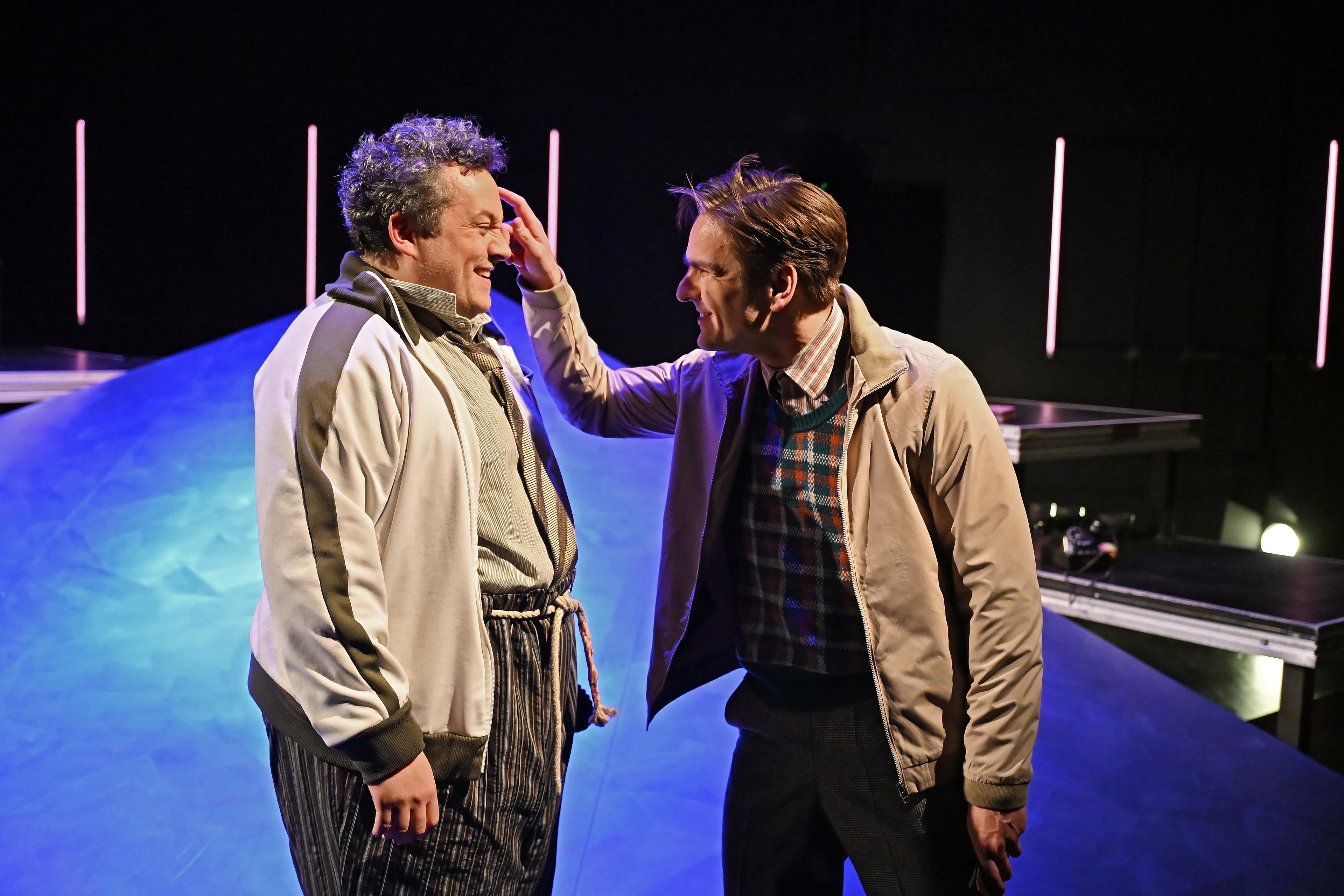 „Haben Sie schon einmal etwas von Enigma gehört?“: Die Geschichte von Alan Turing in einer Inszenierung von Sascha Mey am Theater Pforzheim.