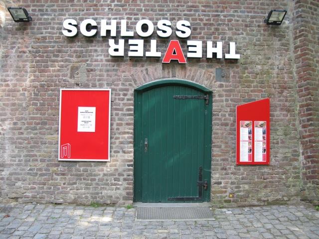 Eingang des Schlosstheater Moers