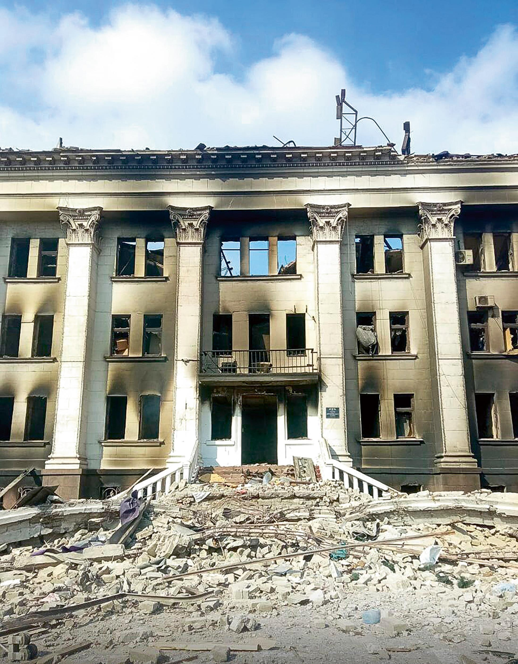 Das vom russischen Luftangriff zerstörte Theater in Mariupol. Foto picture alliance