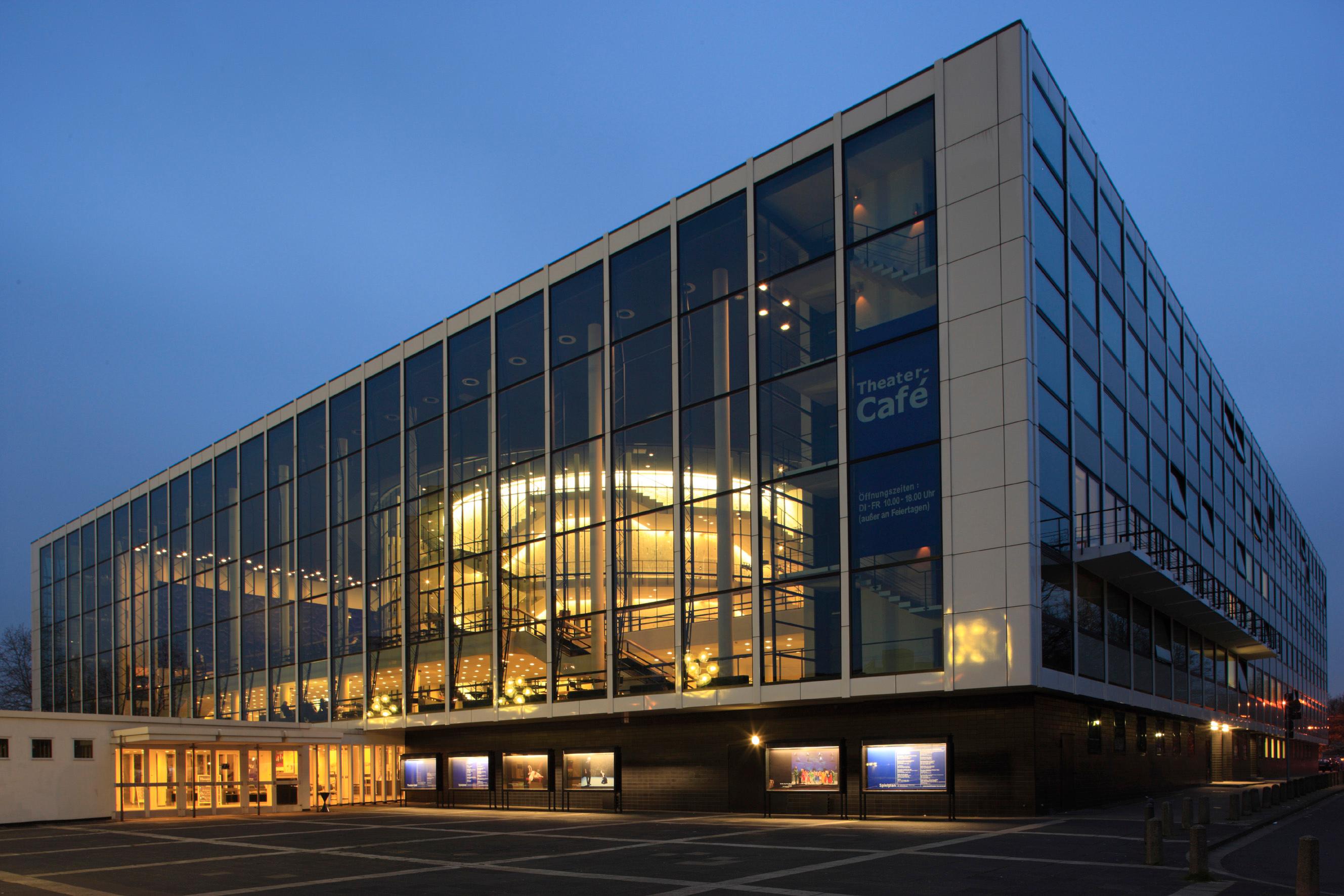 Musiktheater im Revier (MiR) in der Stadt Gelsenkirchen. Entworfen von der Architektengruppe Werner Ruhnau, Harald