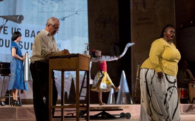 Den Fluss der Zeit verändern – „Refuse The Hour“ von und mit William Kentridge (Kapstadt 2015). Foto Jac de Villier