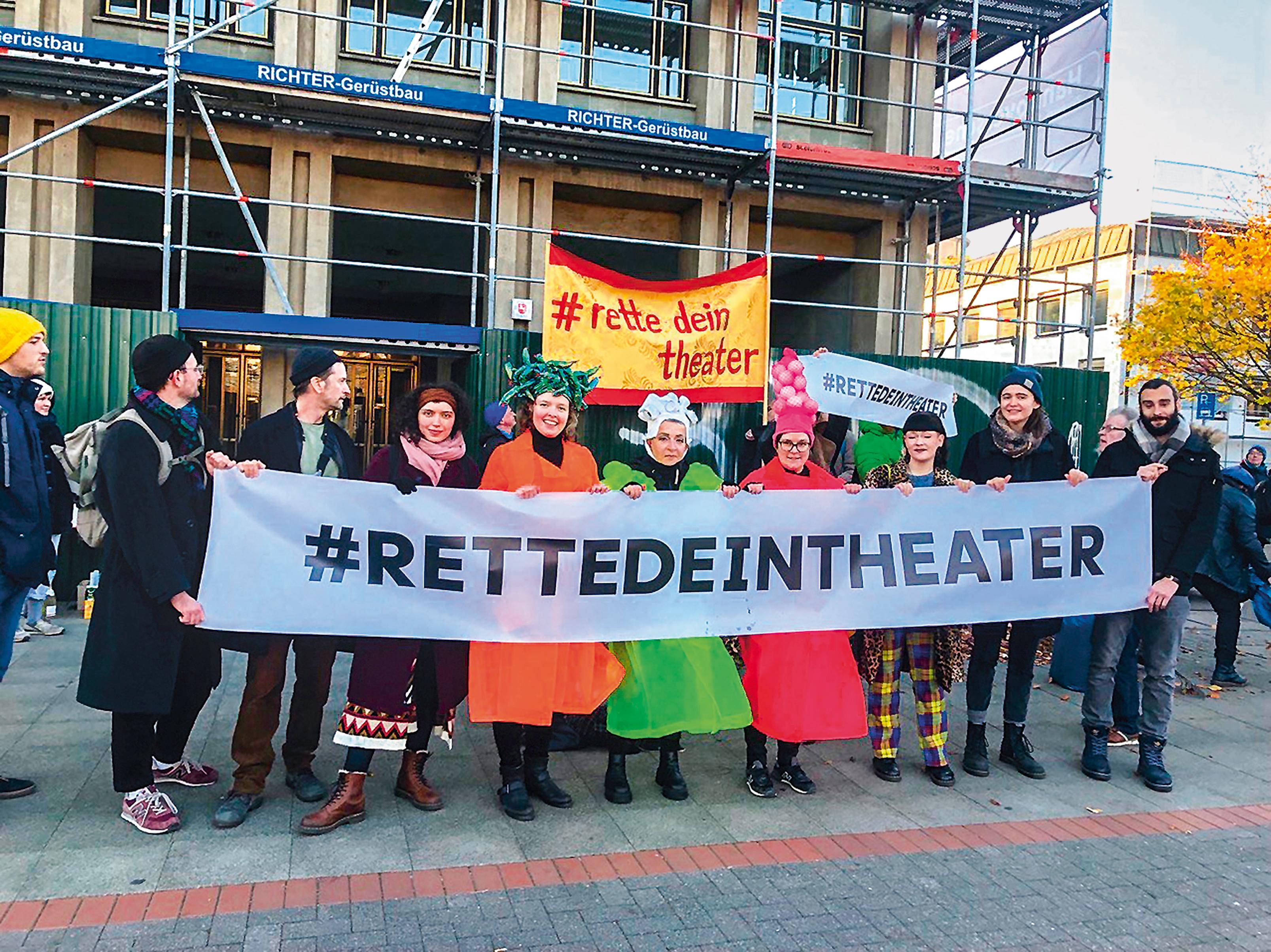 Die #rettedeintheater-Aktion der GDBA im November 2022 in Hannover