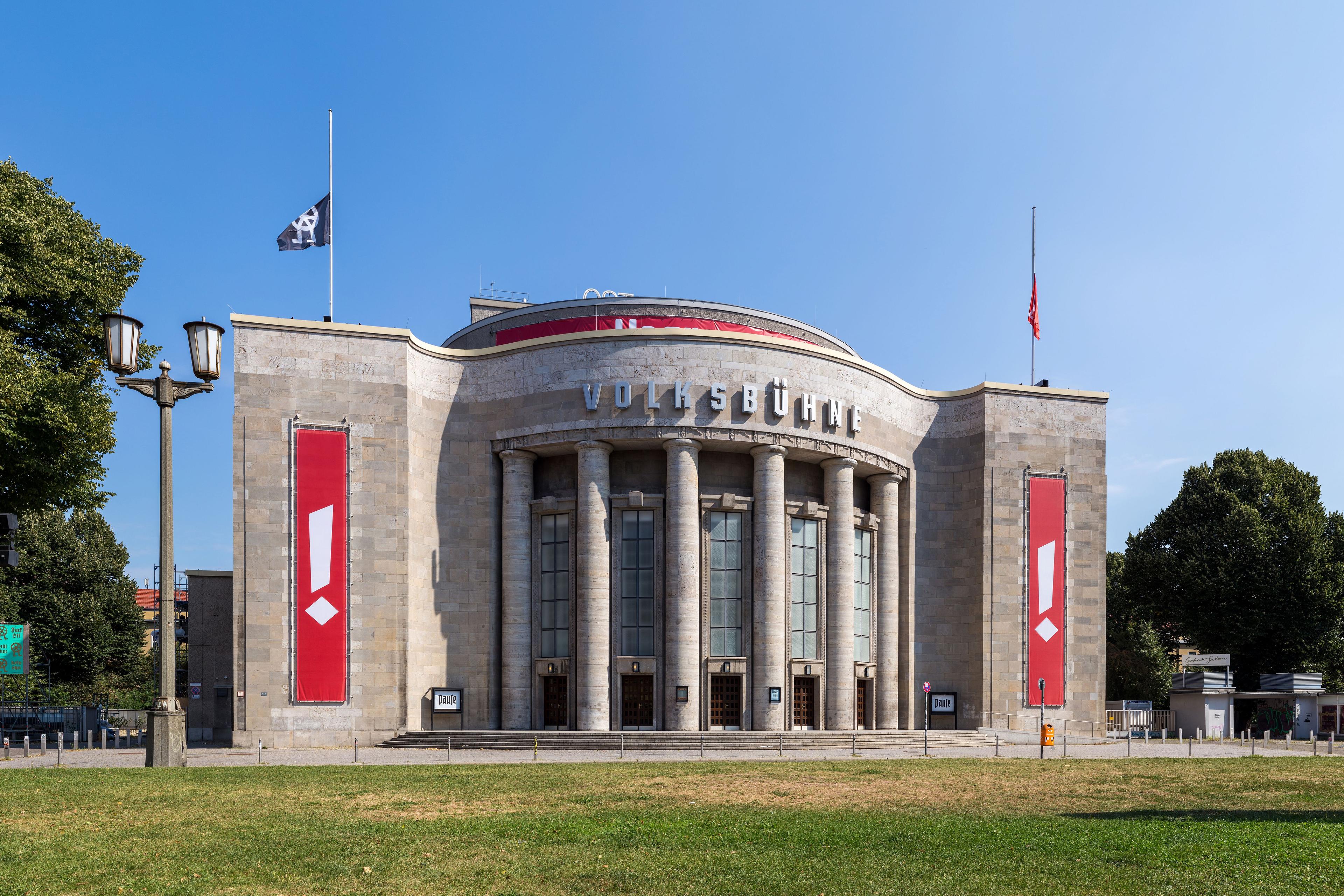 Theater "Volksbühne" am Rosa-Luxemburg-Platz in Berlin-Mitte. Das Gebäude wurde von 1913 bis 1914 nach Plänen des A