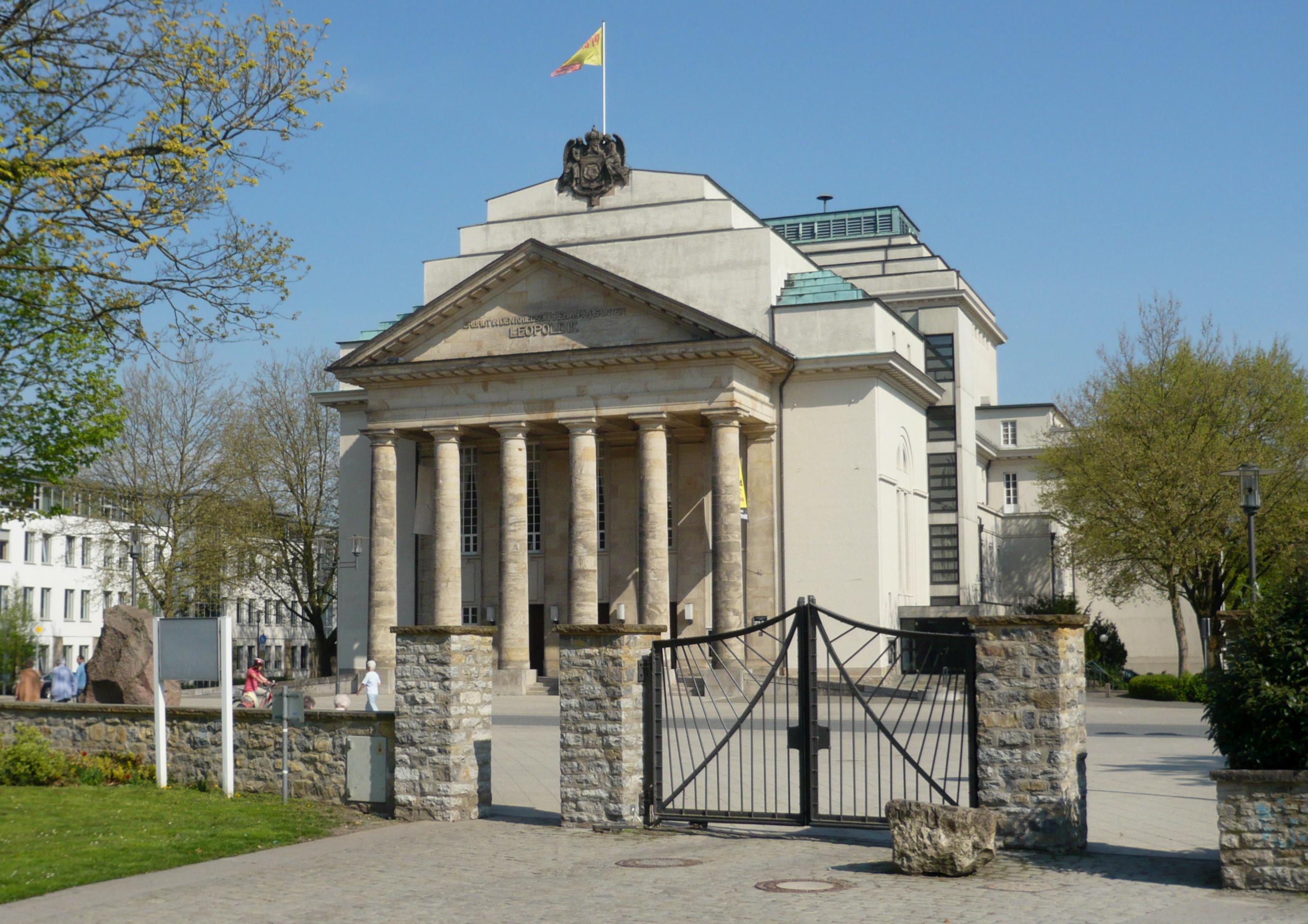 Landestheater Detmold in Detmold, Kreis Lippe, Nordrhein-Westfalen. Das Theater wurde am 8. November 1825 als Hochf