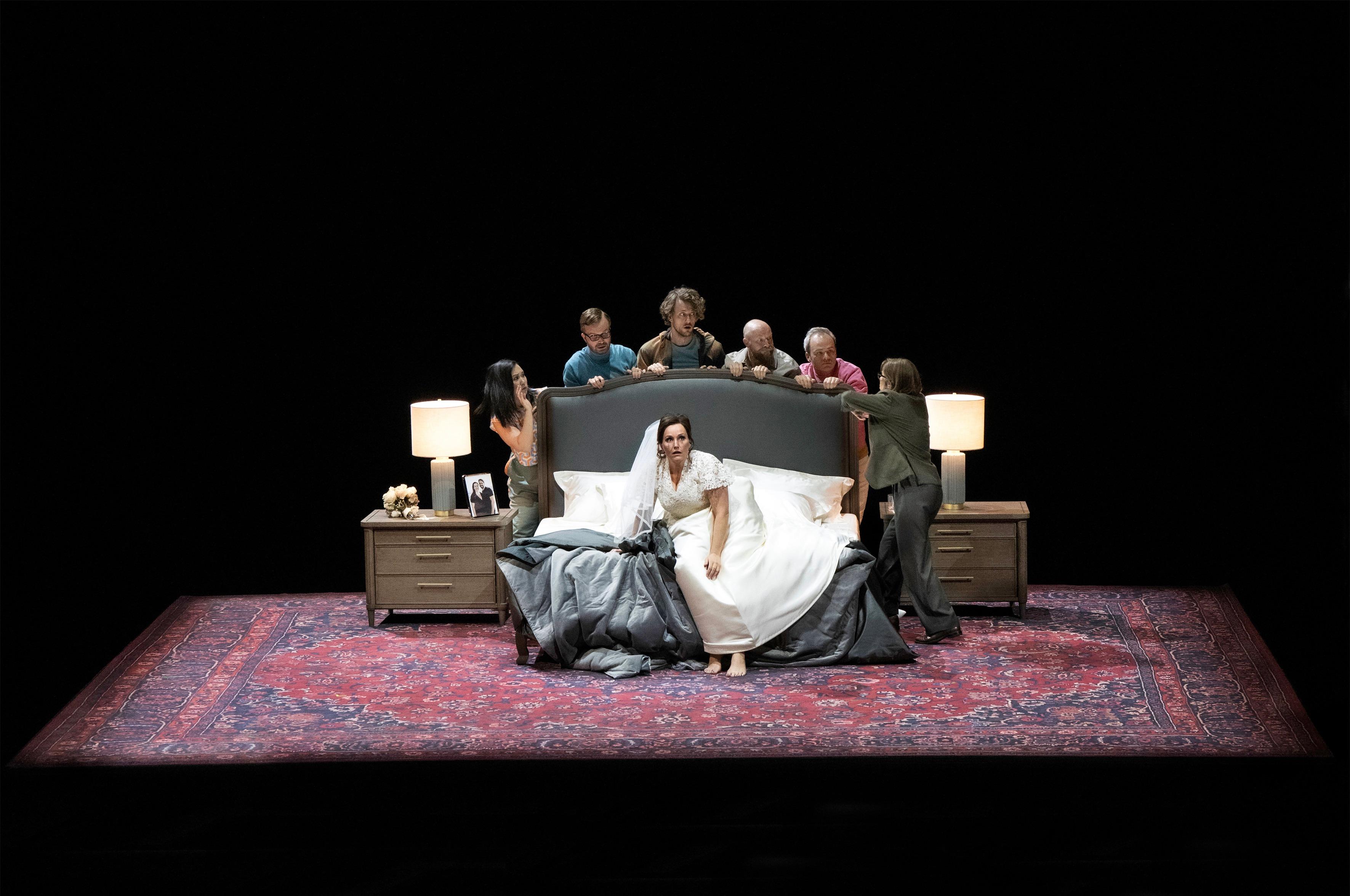 Daniela Köhler in „Ariadne auf Naxos“ in der Regie von Andreas Homoki am Opernhaus Zürich. Foto Monika Rittershaus