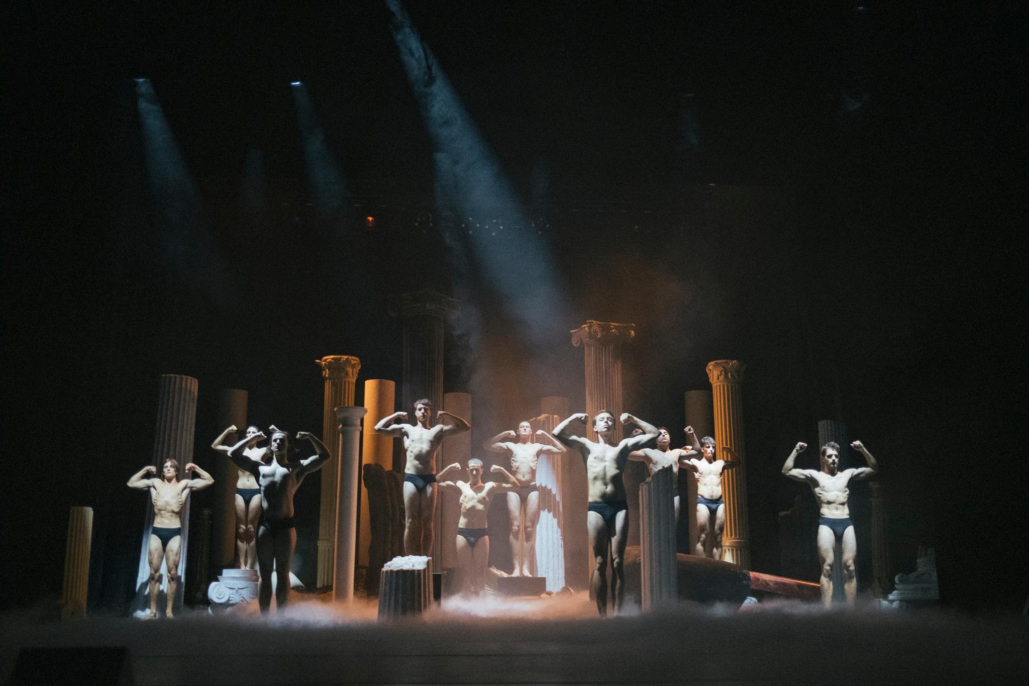 Das Ende der liberalen Demokratie? „Violenza 2025“ von Michiel Vandevelde, Pankaj Tiwari und Eneas Prawdzic beim Steirischen Herbst 2025.