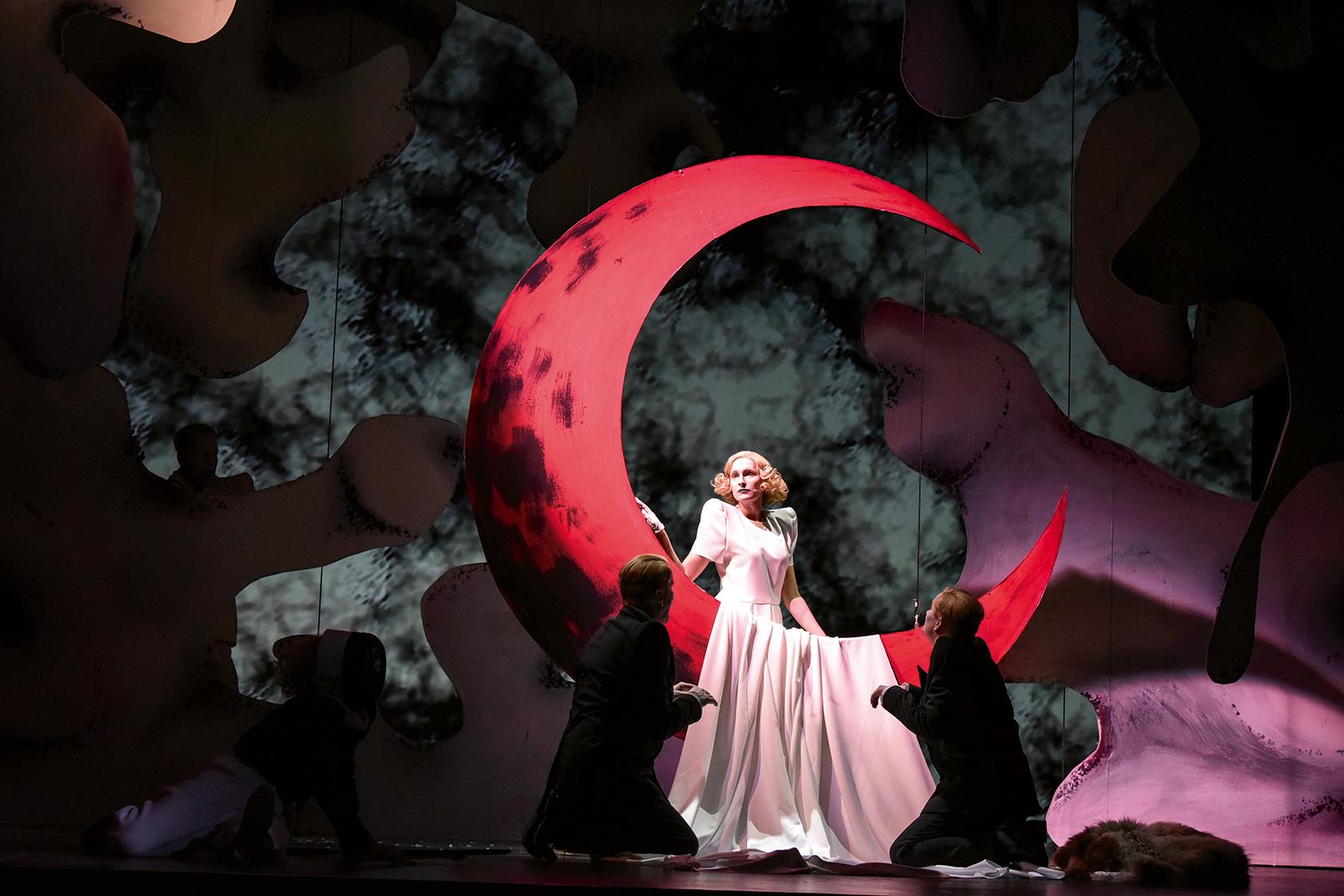 Die Wahrheit über Leni Riefenstahl (inszeniert von ihr selbst) von John von Düffel, Regie Kathrin Mädler