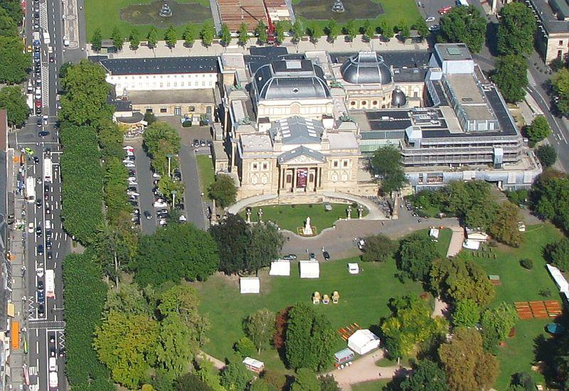 Luftbild Wiesbaden Hessisches Staatstheater an der Wilhelmstraße Schillerdenkmal Park am Warmen Damm Foto 2008 Wolf