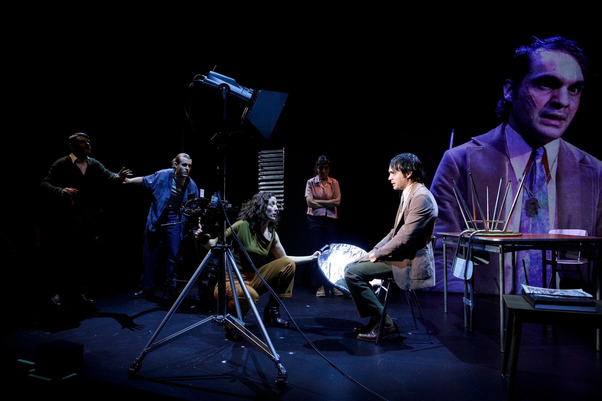 Von der Mediensatire bis zum komplexen Drama: „Vulcano“ von Victoria Szpunberg beim Wochenende der neuen Dramatik des Centro Dramático Nacional.